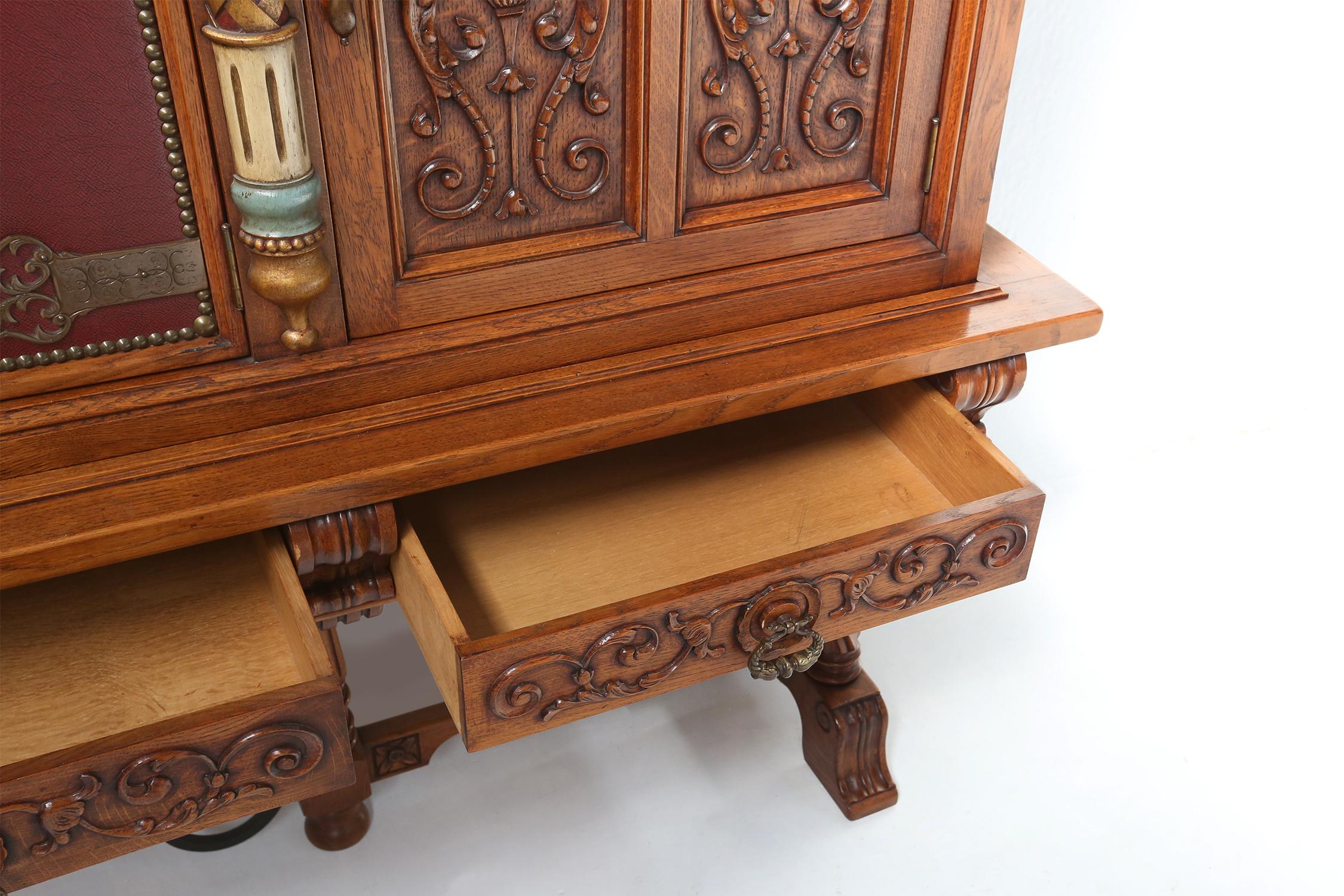 Credenza intagliata in stile barocco del XX secolo, Spagna 1950 ca. in vendita 1