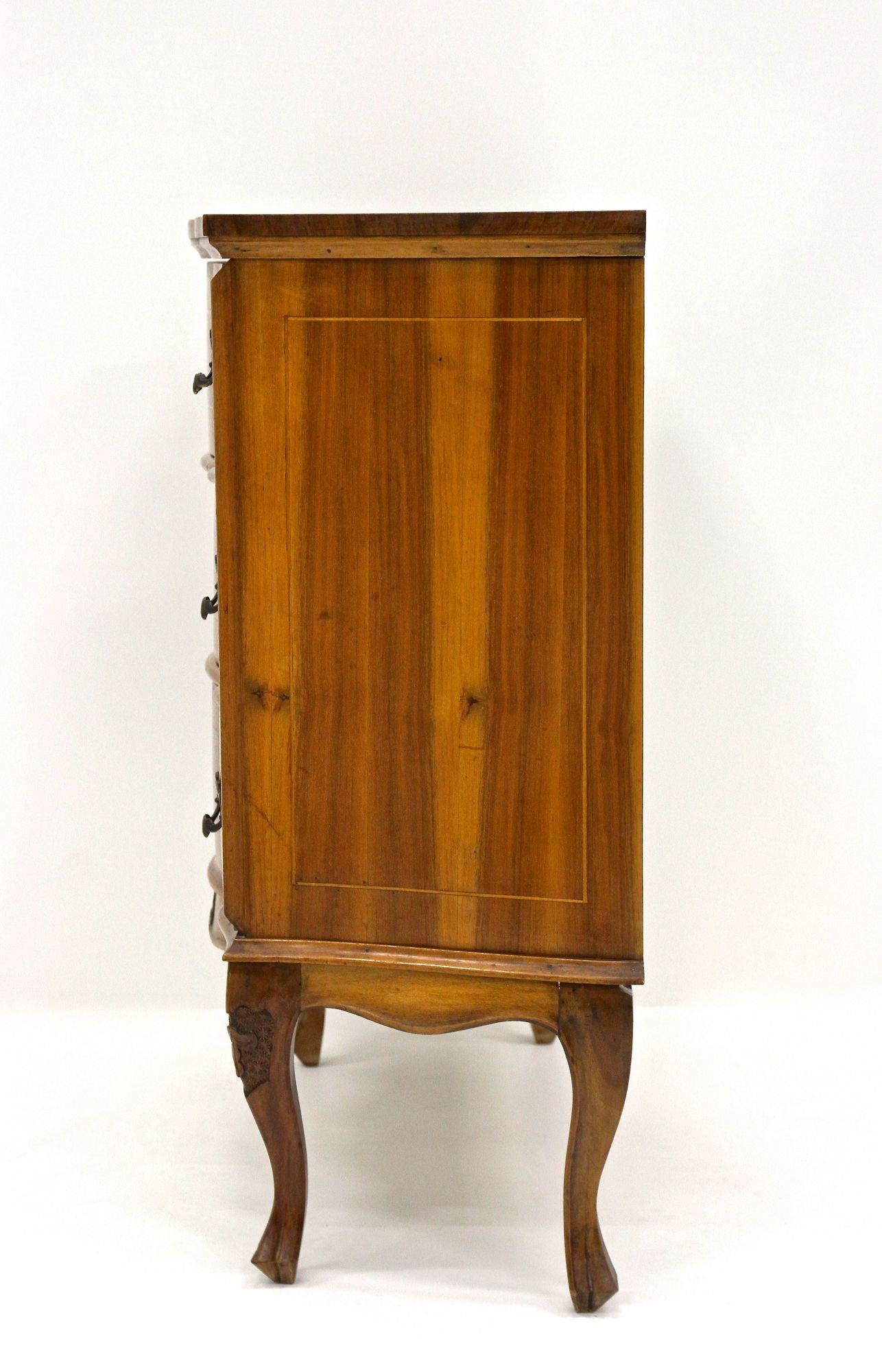 Kommode im Barockstil des 20. Jahrhunderts, Italien ca. 1940 im Angebot 9