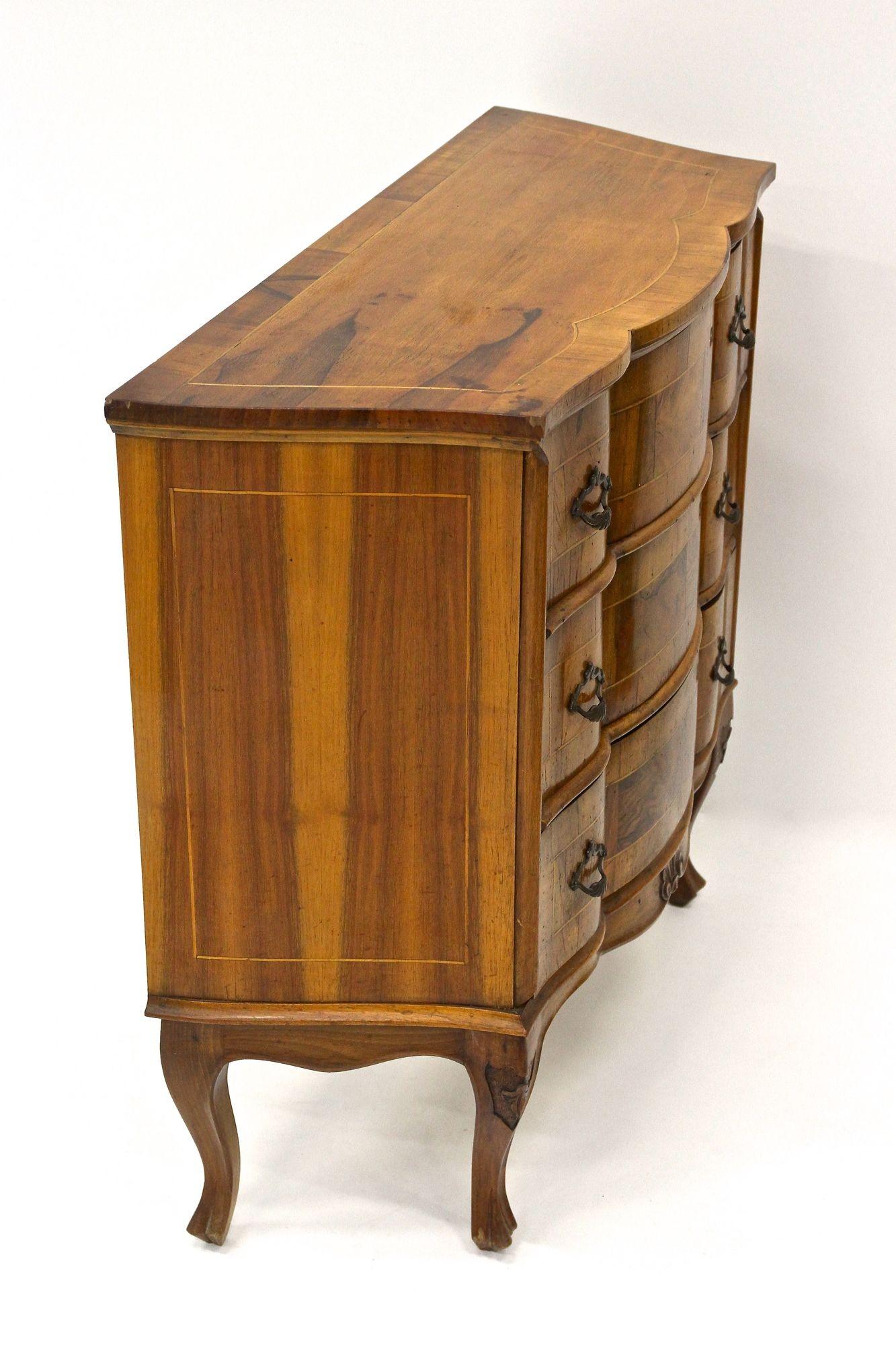 Kommode im Barockstil des 20. Jahrhunderts, Italien ca. 1940 im Angebot 11