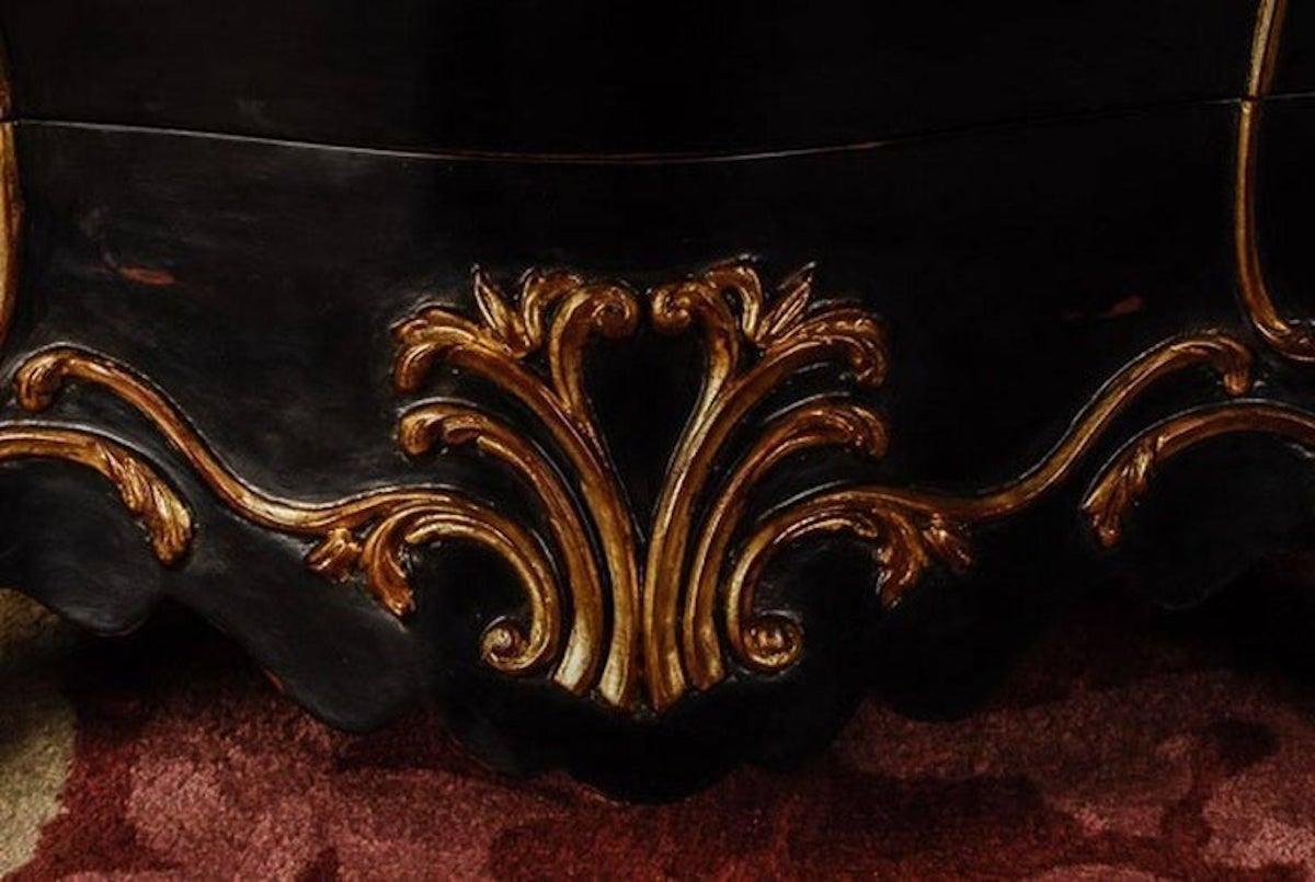 Faggio 20° secolo, Commode in stile barocco in vendita