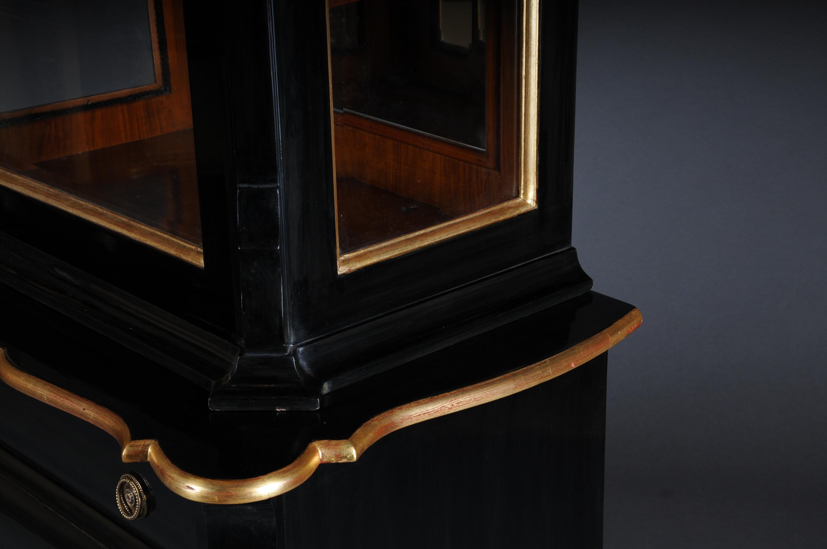 20th Century Baroque-Style Designer Display Cabinet, Black / Gold For Sale 12