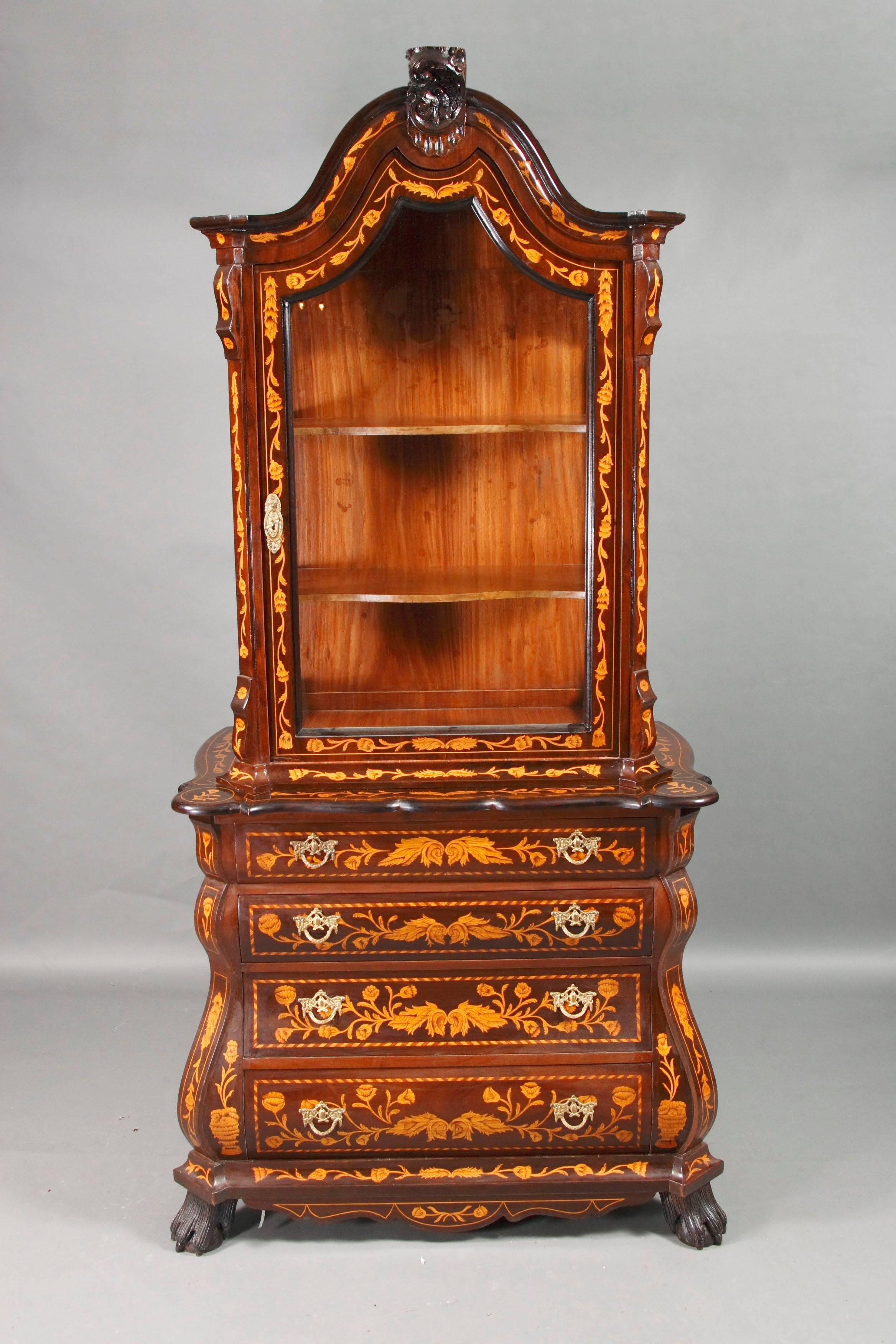 20th Century Baroque Style Dutch Display Cabinet In Good Condition For Sale In Berlin, DE