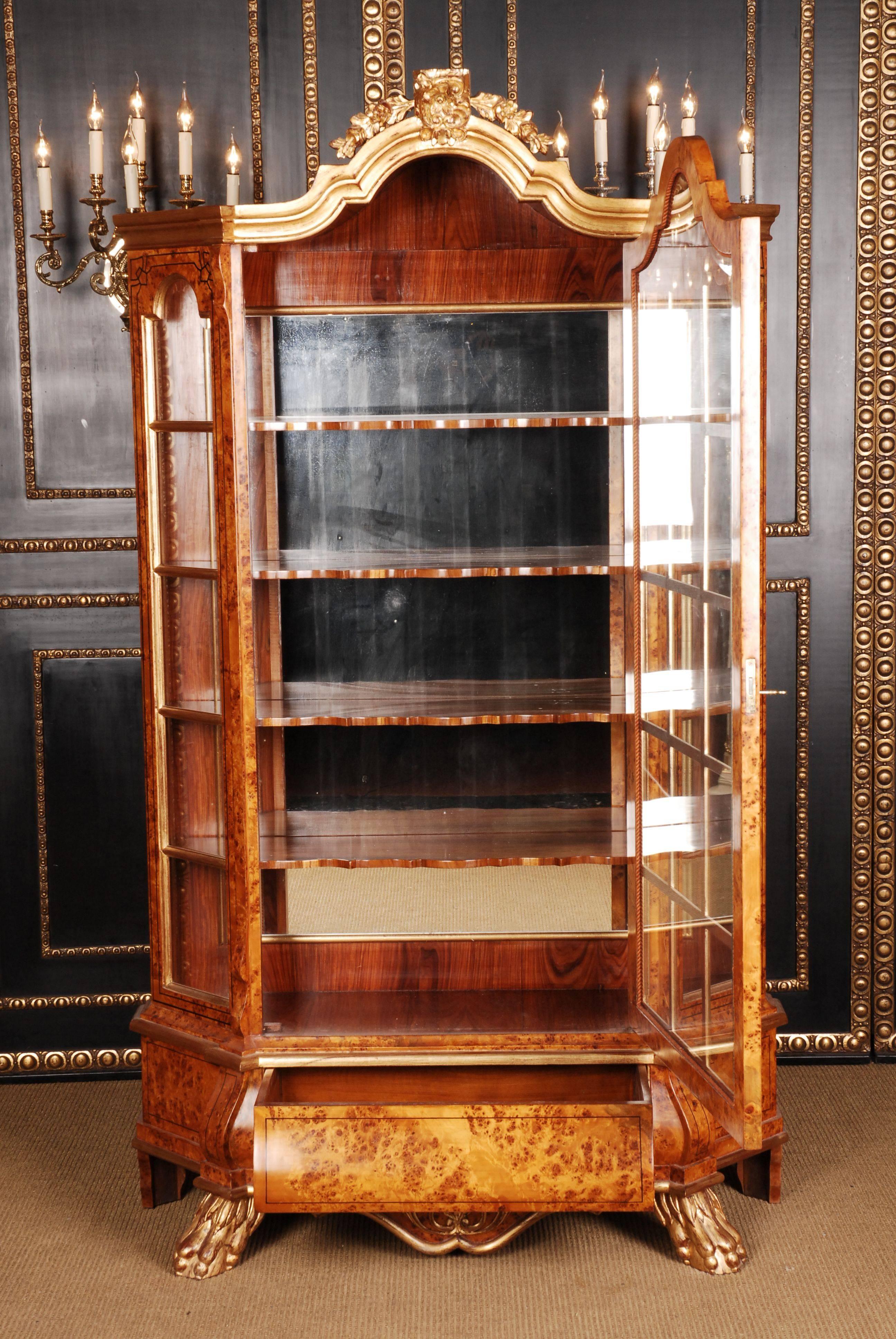 20th Century Baroque Style Dutch Vitrine Cupboard In Good Condition For Sale In Berlin, DE