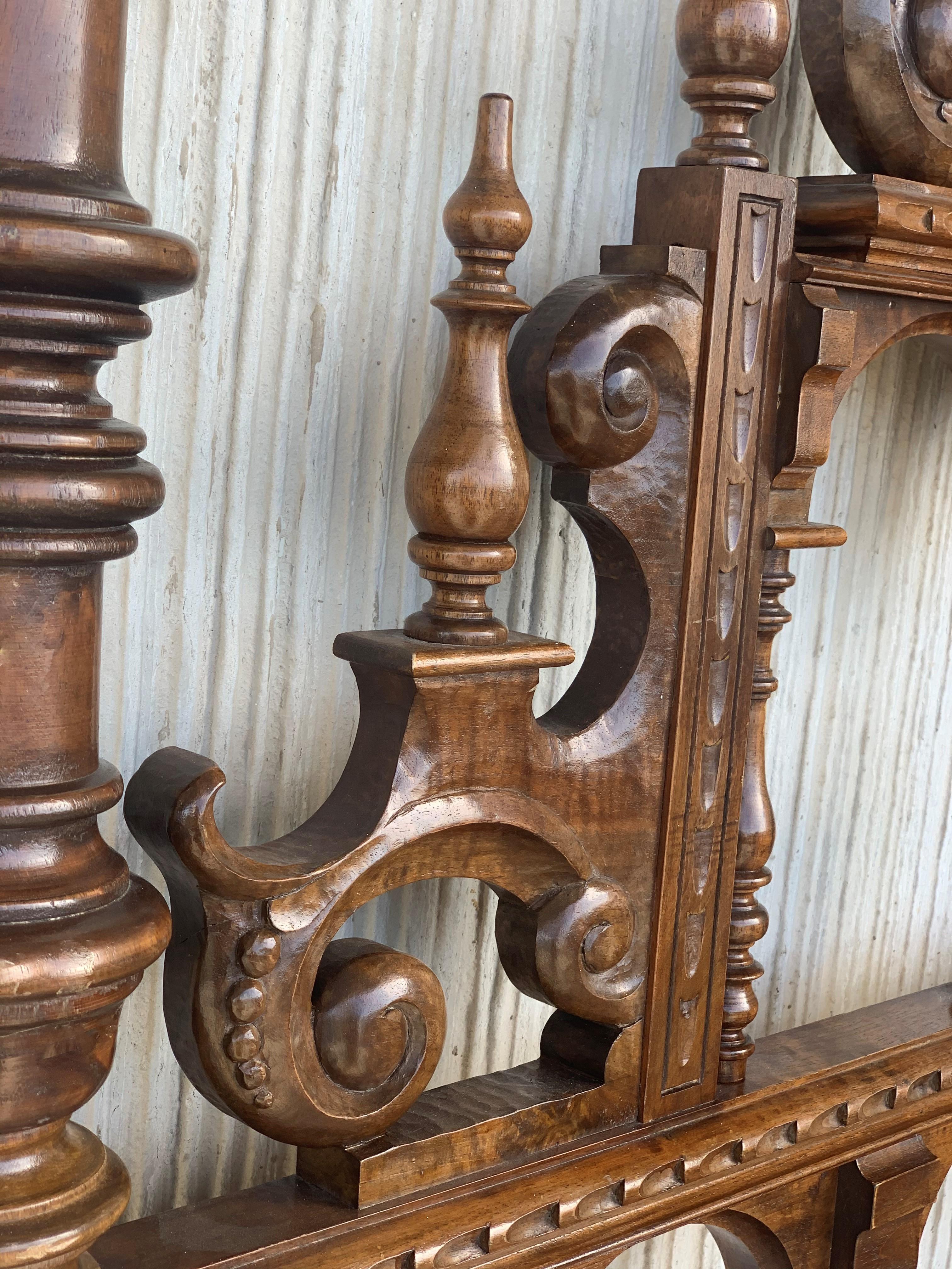 20th Century Baroque Style King Size Headboard in Carved Walnut In Good Condition In Miami, FL