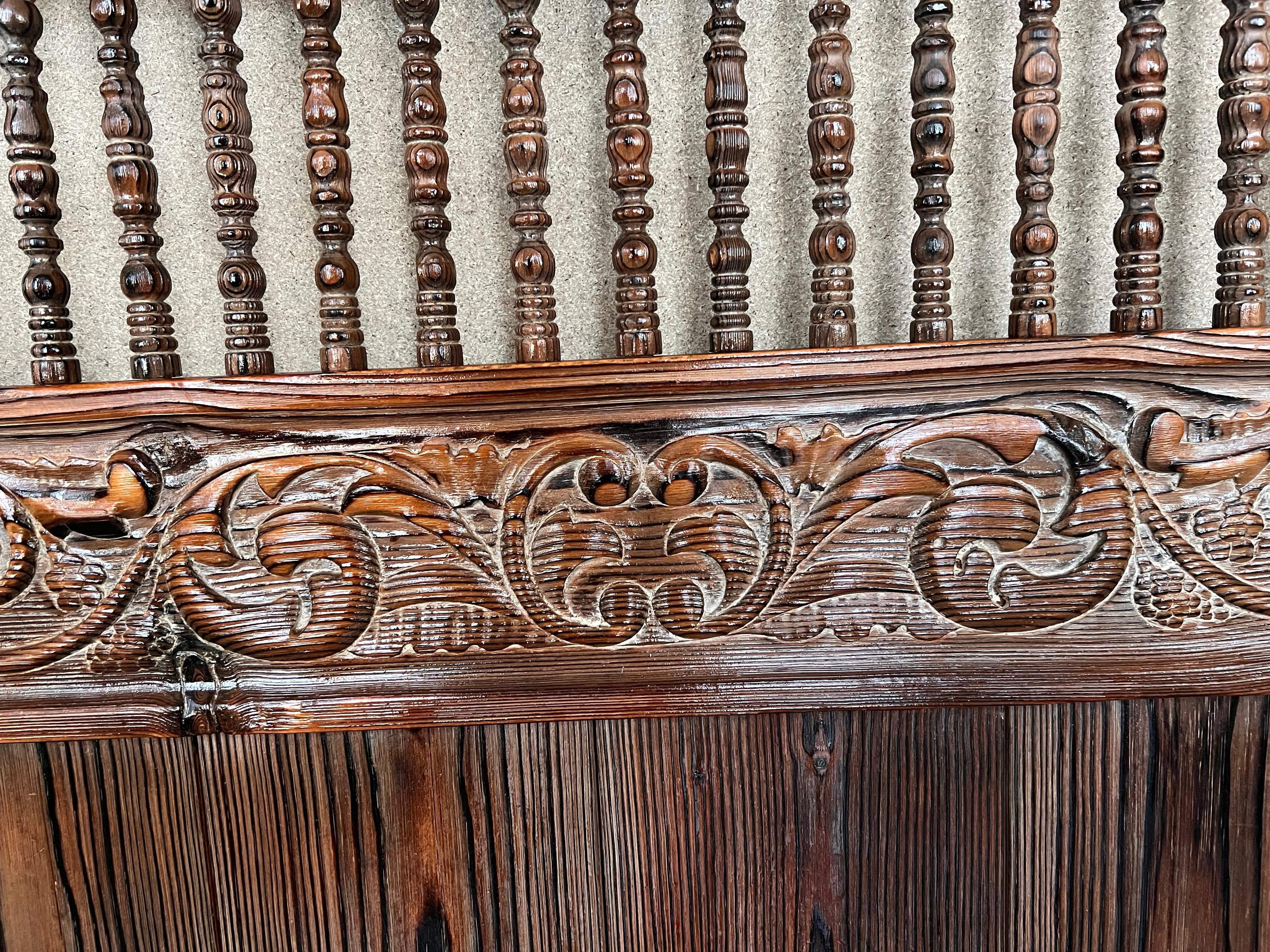 20th Century Baroque Style Queen Size Headboard in Carved Wood For Sale 2