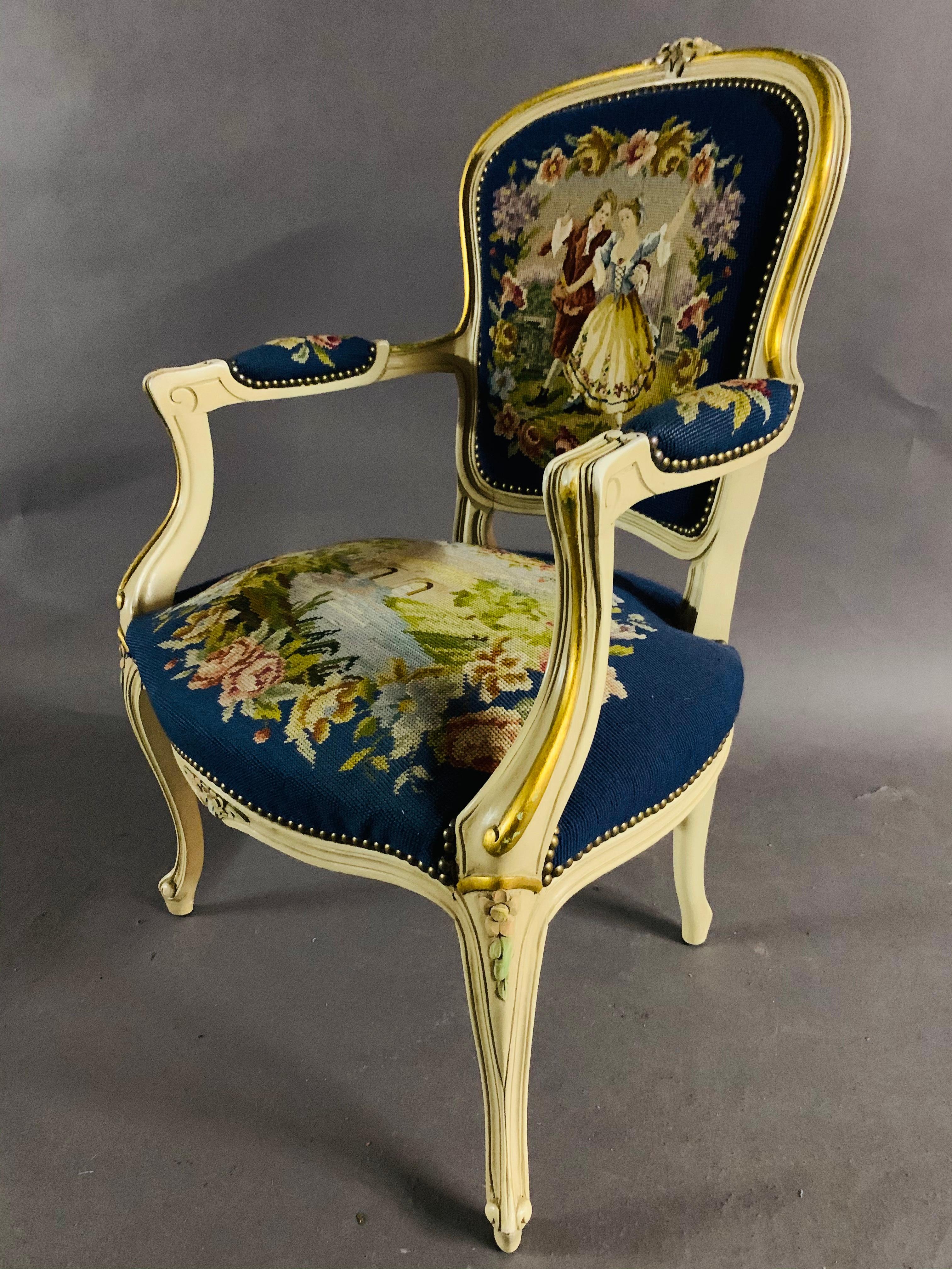 Magnifique fauteuil du XXe siècle de style Louis Quinze avec broderie de tapisserie en vente 5