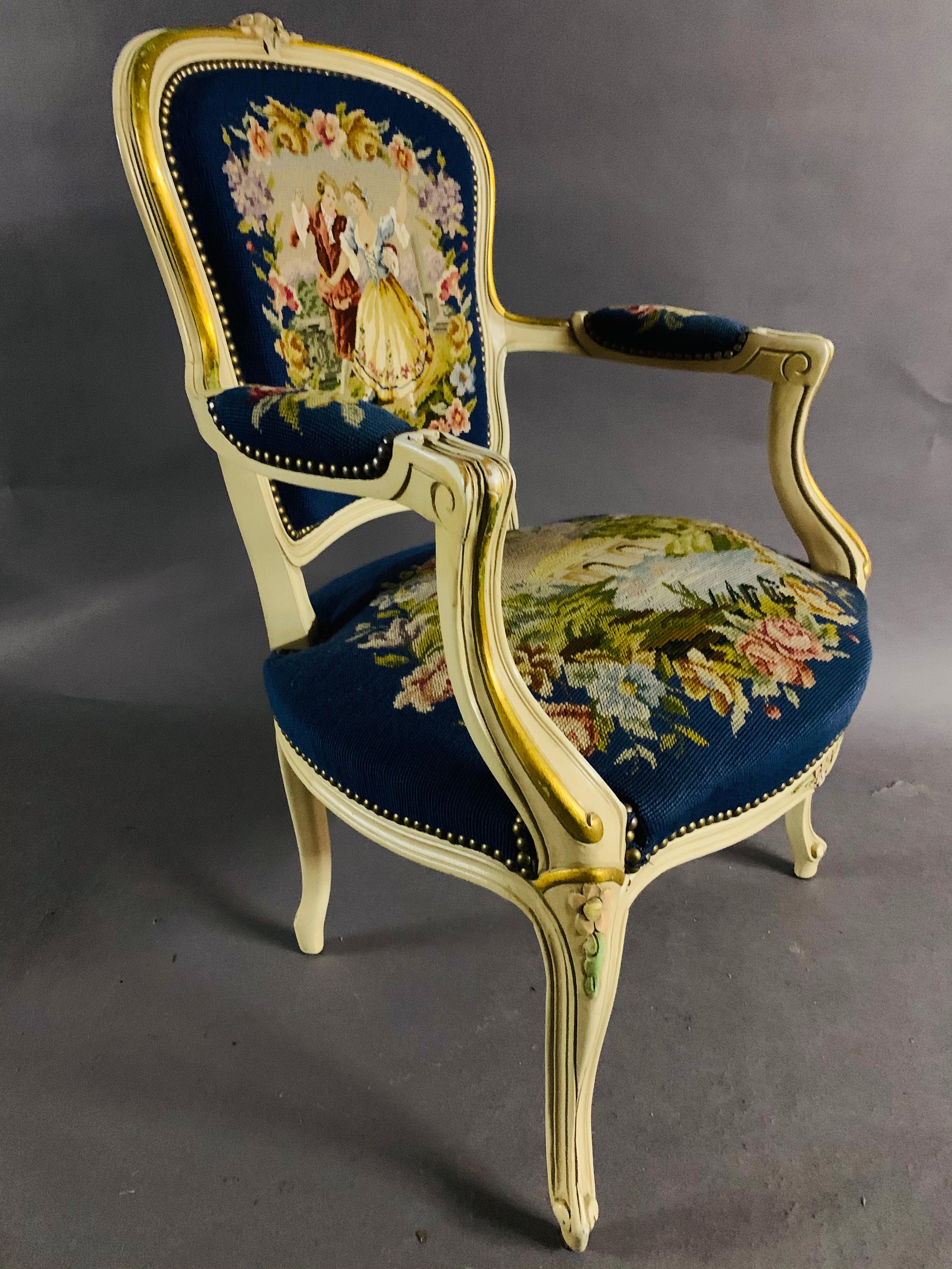 Magnifique fauteuil du XXe siècle de style Louis Quinze avec broderie de tapisserie en vente 7