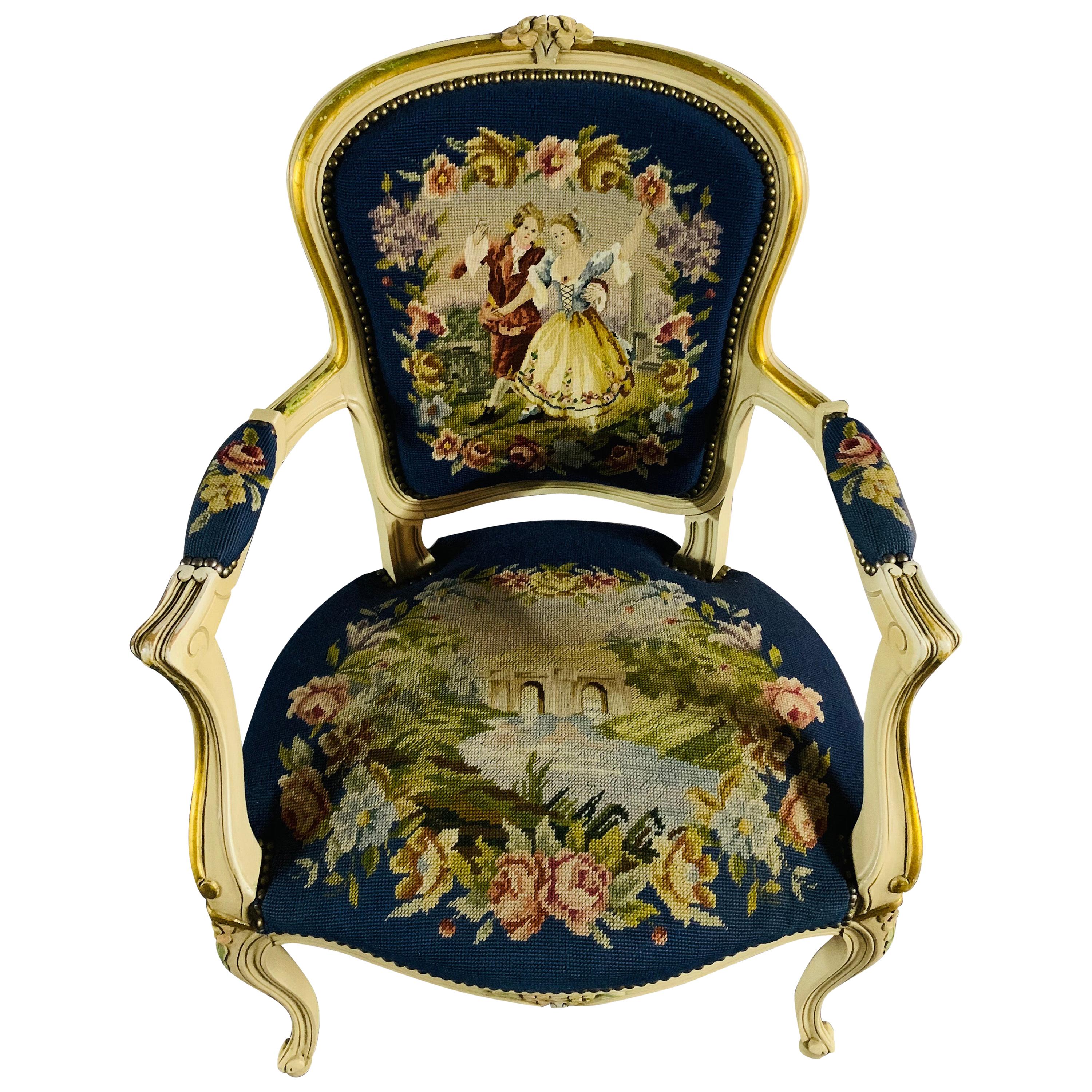 Magnifique fauteuil du XXe siècle de style Louis Quinze avec broderie de tapisserie en vente