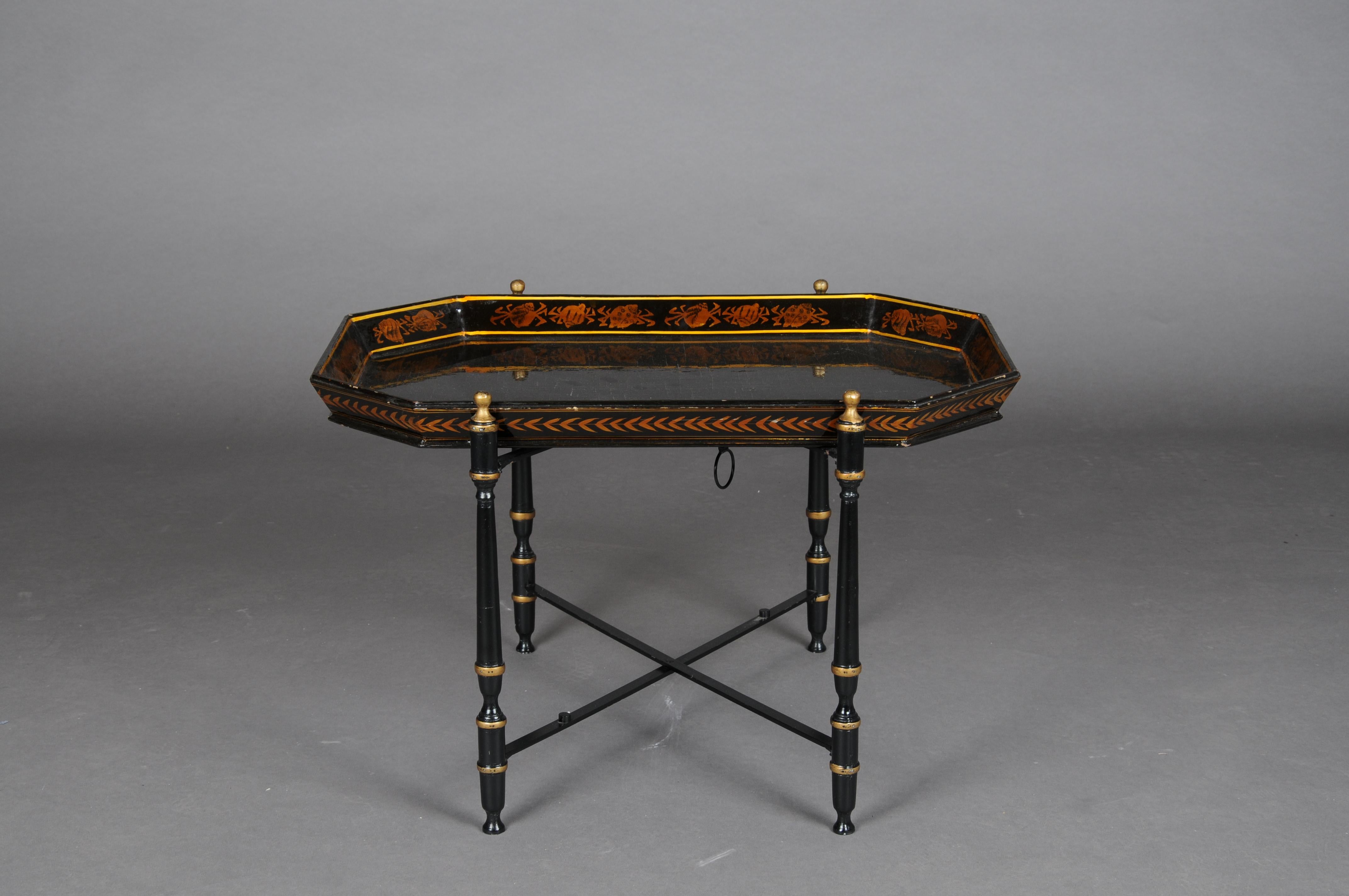 Schöner schwarzer Tabletttisch im pompejanischen Stil des 20. Jahrhunderts (Geschwärzt) im Angebot