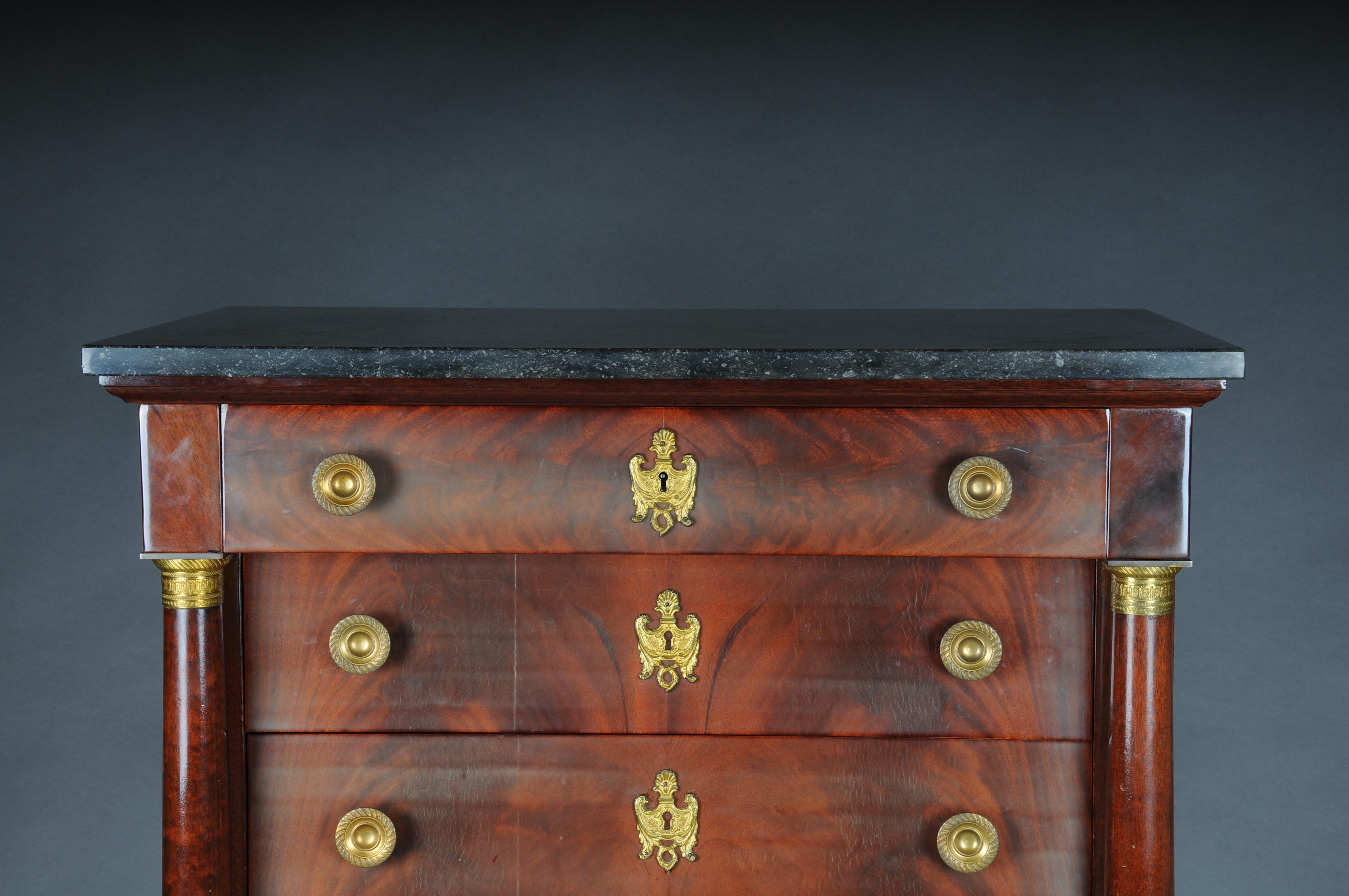 20th century beautiful high chest of drawers / chiffoniere, Empire


Solid wood body The chest of drawers is a so-called men's chest of drawers/tall chest of drawers with 7 drawers Various fine woods veneered on solid wood, elegant piece of