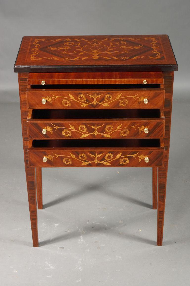 Schöner Louis XVI.-Beistelltisch des 20. Jahrhunderts, Konsolen-Intarsien im Zustand „Gut“ im Angebot in Berlin, DE