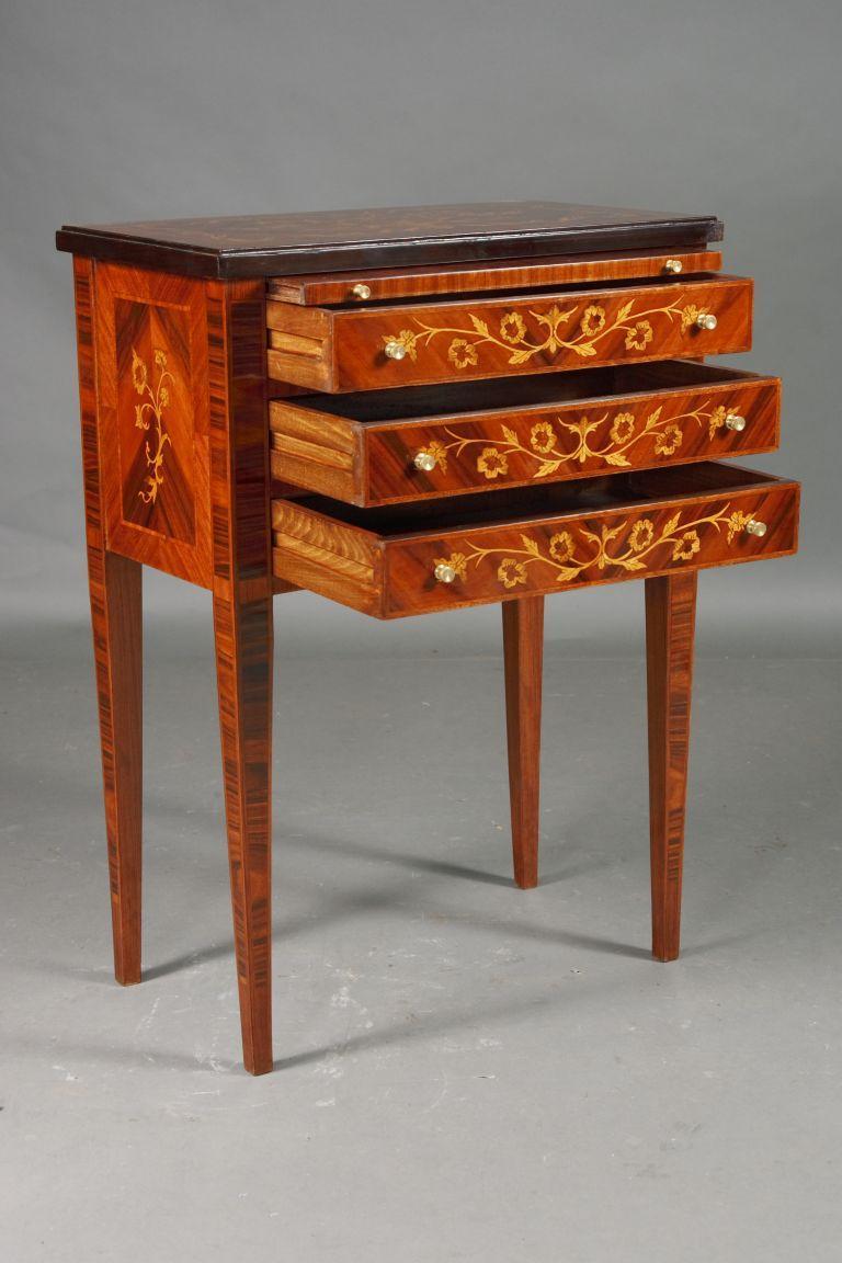 Schöner Louis XVI.-Beistelltisch des 20. Jahrhunderts, Konsolen-Intarsien im Angebot 1