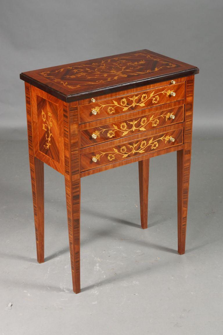 Schöner Louis XVI.-Beistelltisch des 20. Jahrhunderts, Konsolen-Intarsien im Angebot 2