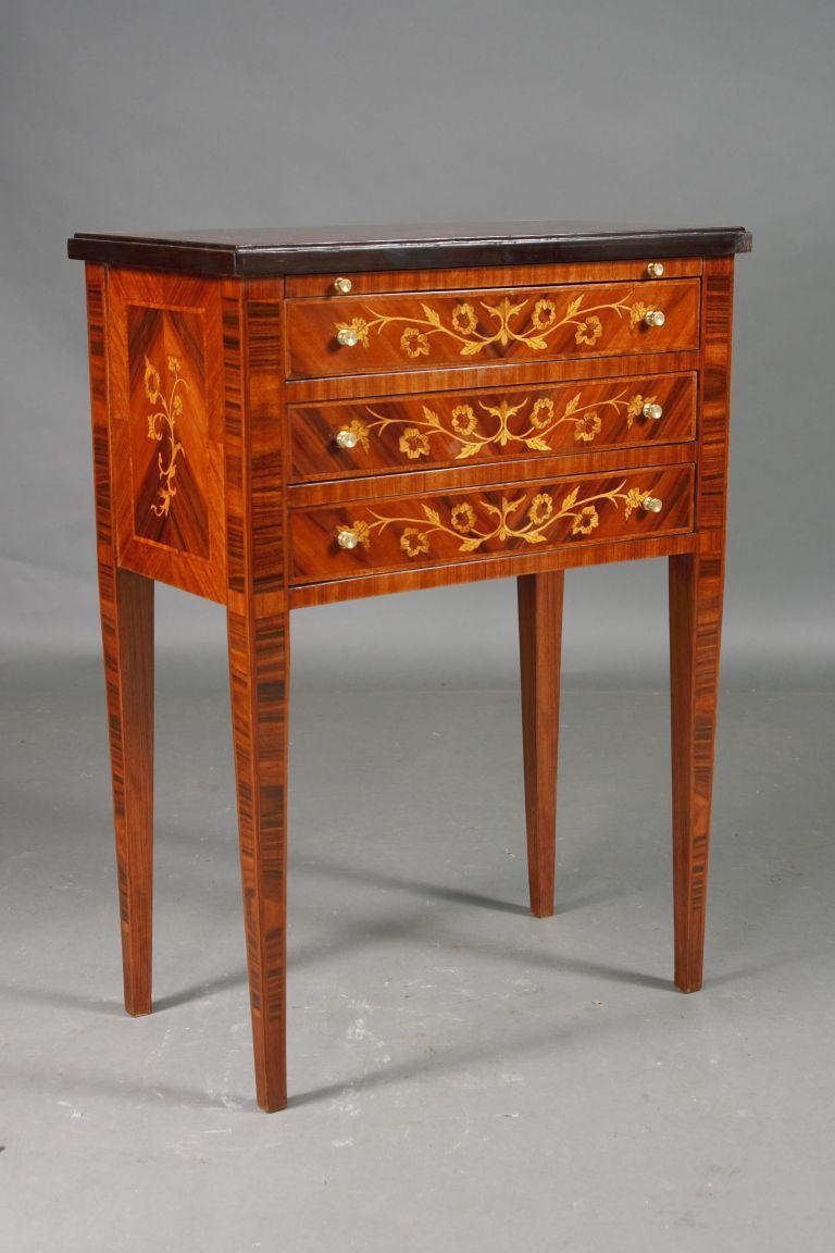 Schöner Louis XVI.-Beistelltisch des 20. Jahrhunderts, Konsolen-Intarsien im Angebot 3