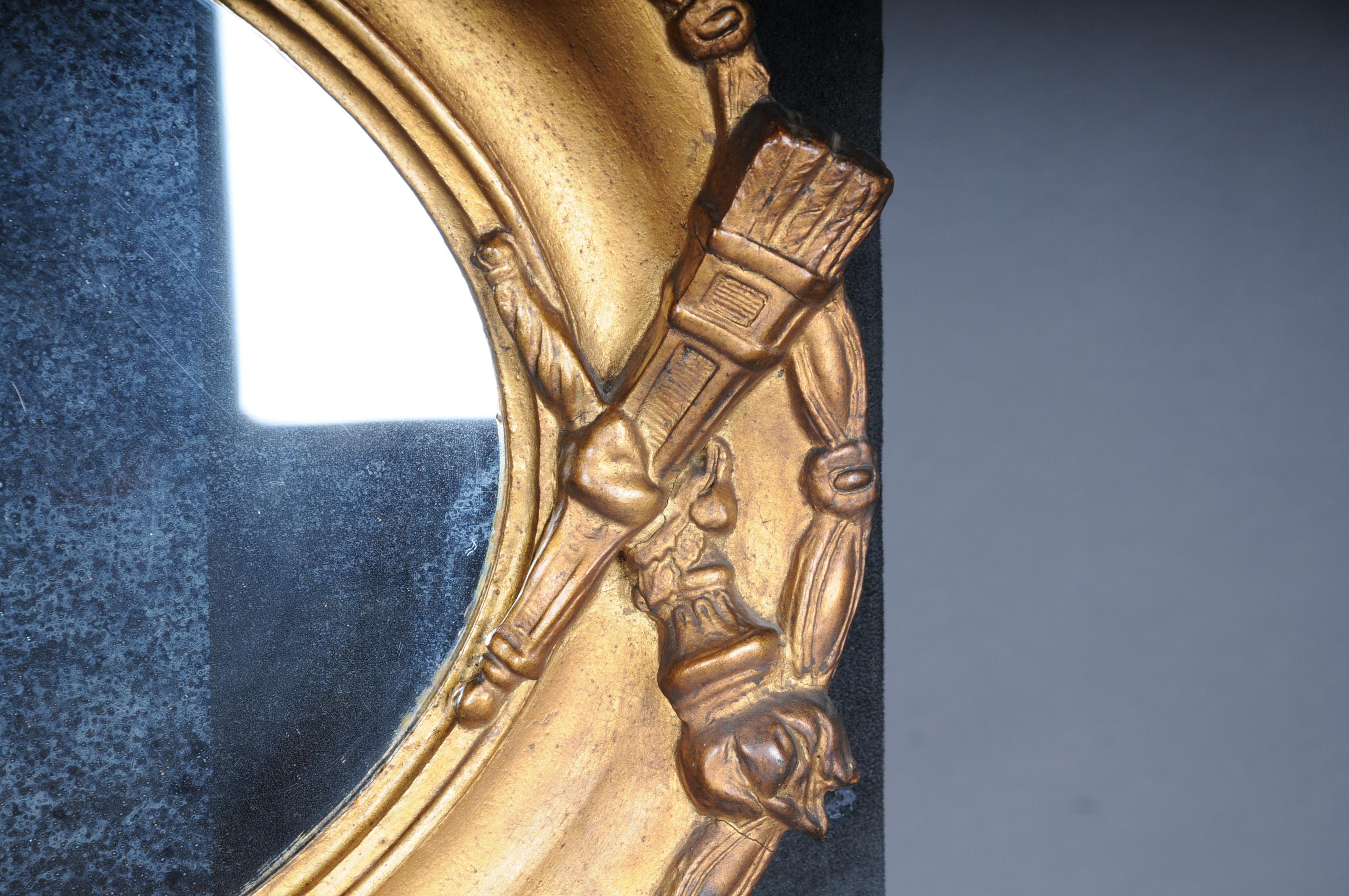 20th Century Beautiful Oval Wall Mirror, Gold In Good Condition For Sale In Berlin, DE