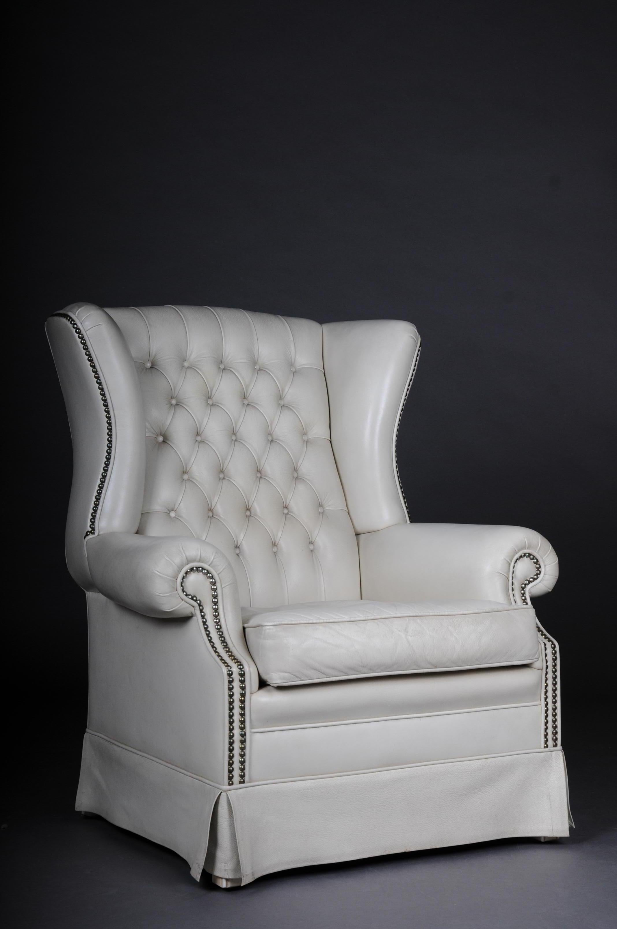 Beautiful vintage Chesterfield armchair / club chair, white

Complete upholstery in Chesterfield. Classic shape and extremely comfortable. 20th century
High and wide back for optimal comfort. Real leather, white. Removable seat cushion.
Elegant