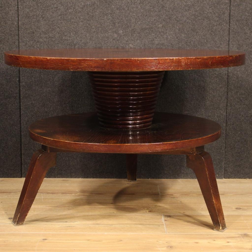 Italian design coffee table from the 1960s-1970s. Furniture of particular line and construction carved in beech wood. Good solid living room table supported by three feet and central leg (see photo) that divides the two shelves. Furniture for
