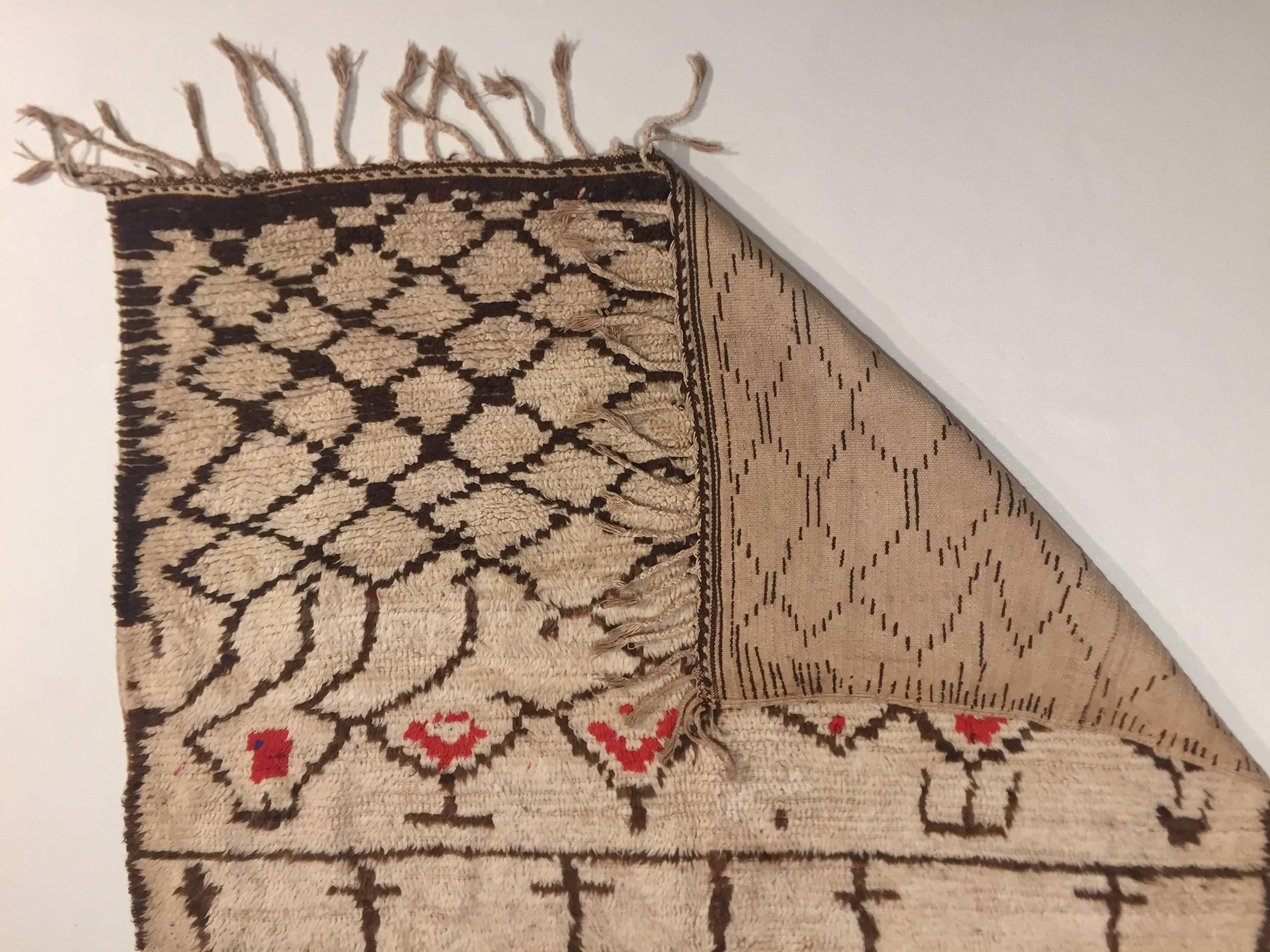 Tapis berbère Beni Ourain du Maroc, Beige Brown Natural Wool, 20e siècle, 1920 en vente 3