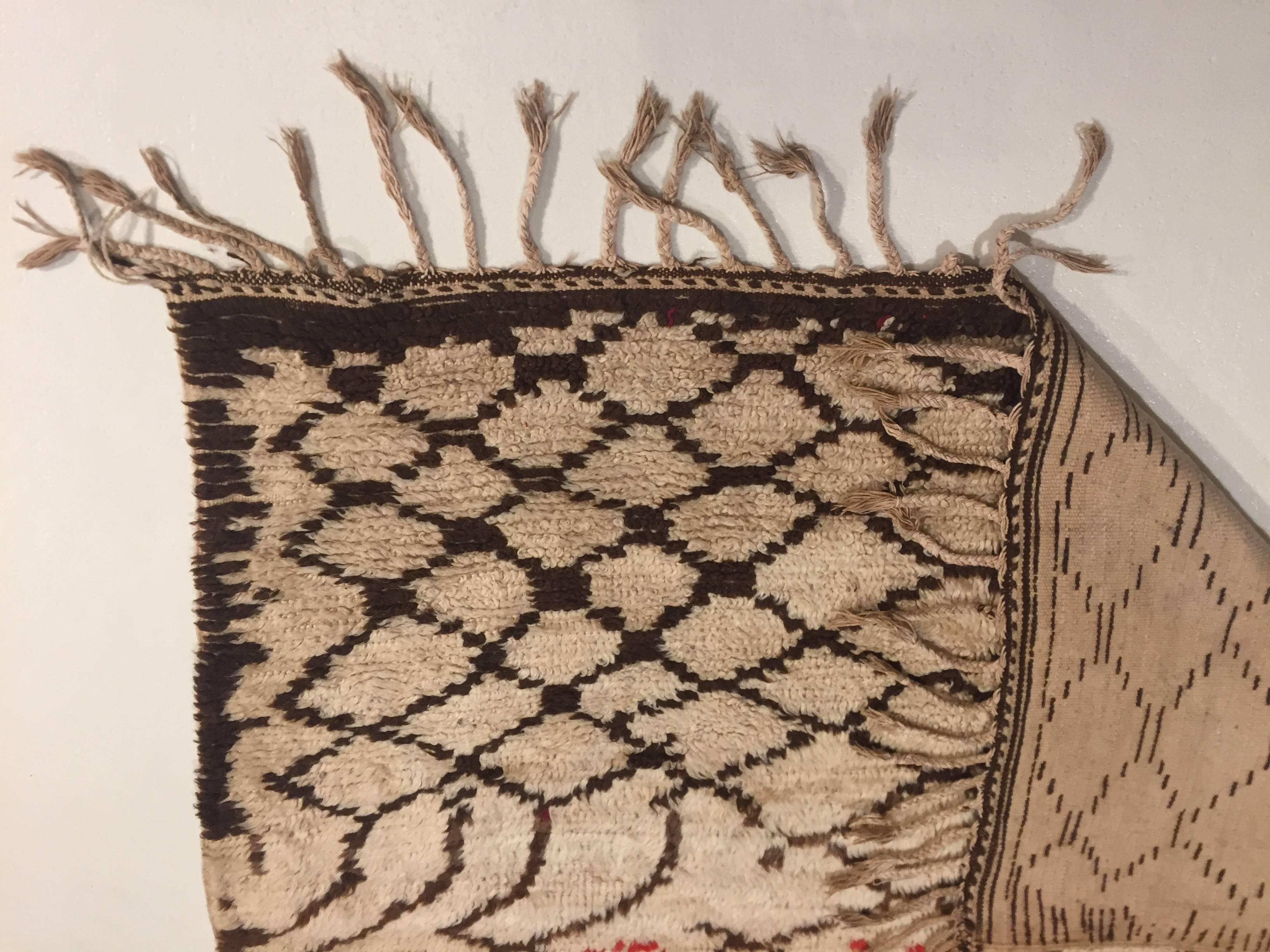 Tapis berbère Beni Ourain du Maroc, Beige Brown Natural Wool, 20e siècle, 1920 en vente 4