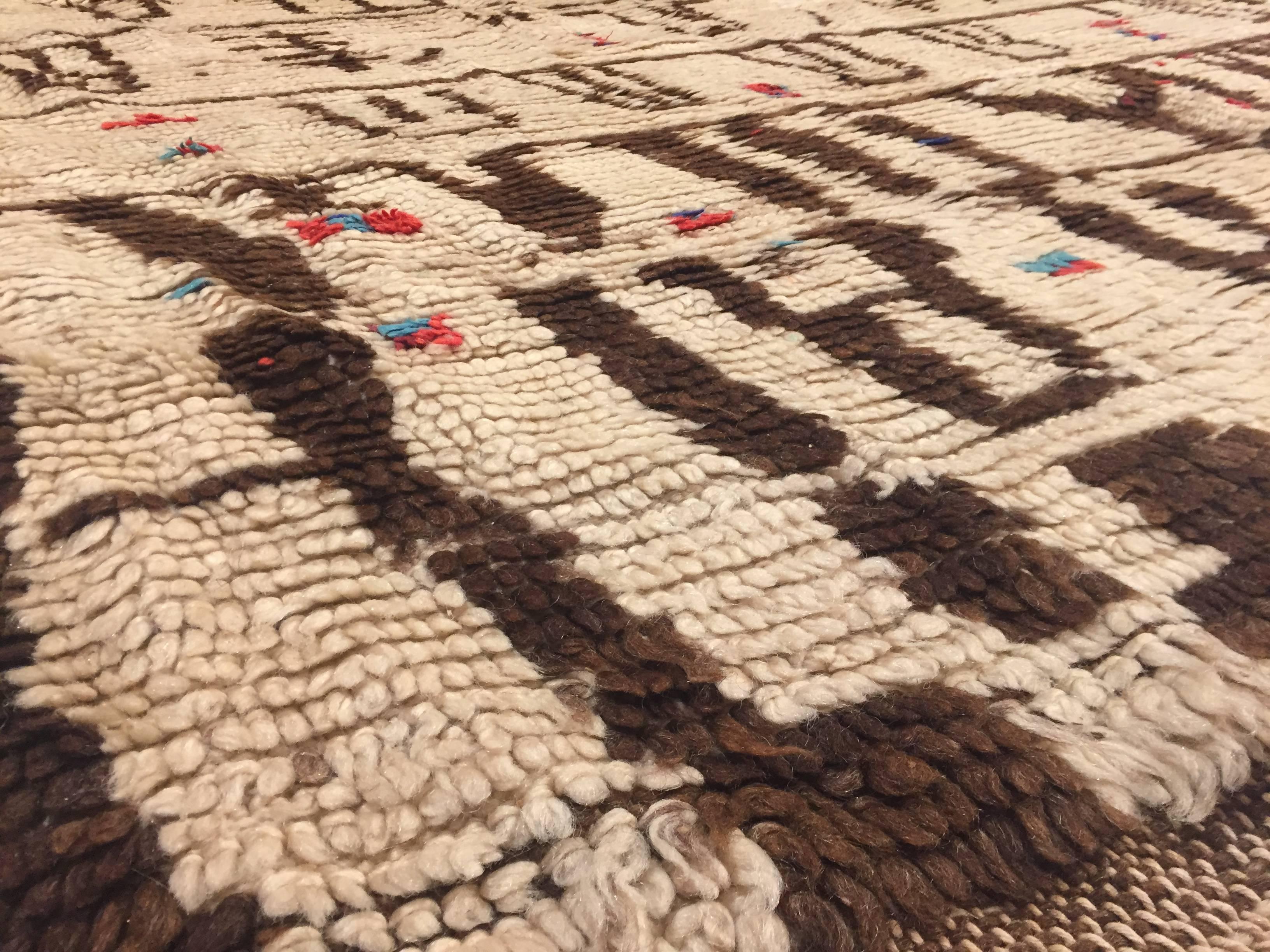 Tapis berbère Beni Ourain du Maroc, Beige Brown Natural Wool, 20e siècle, 1920 Bon état - En vente à Firenze, IT