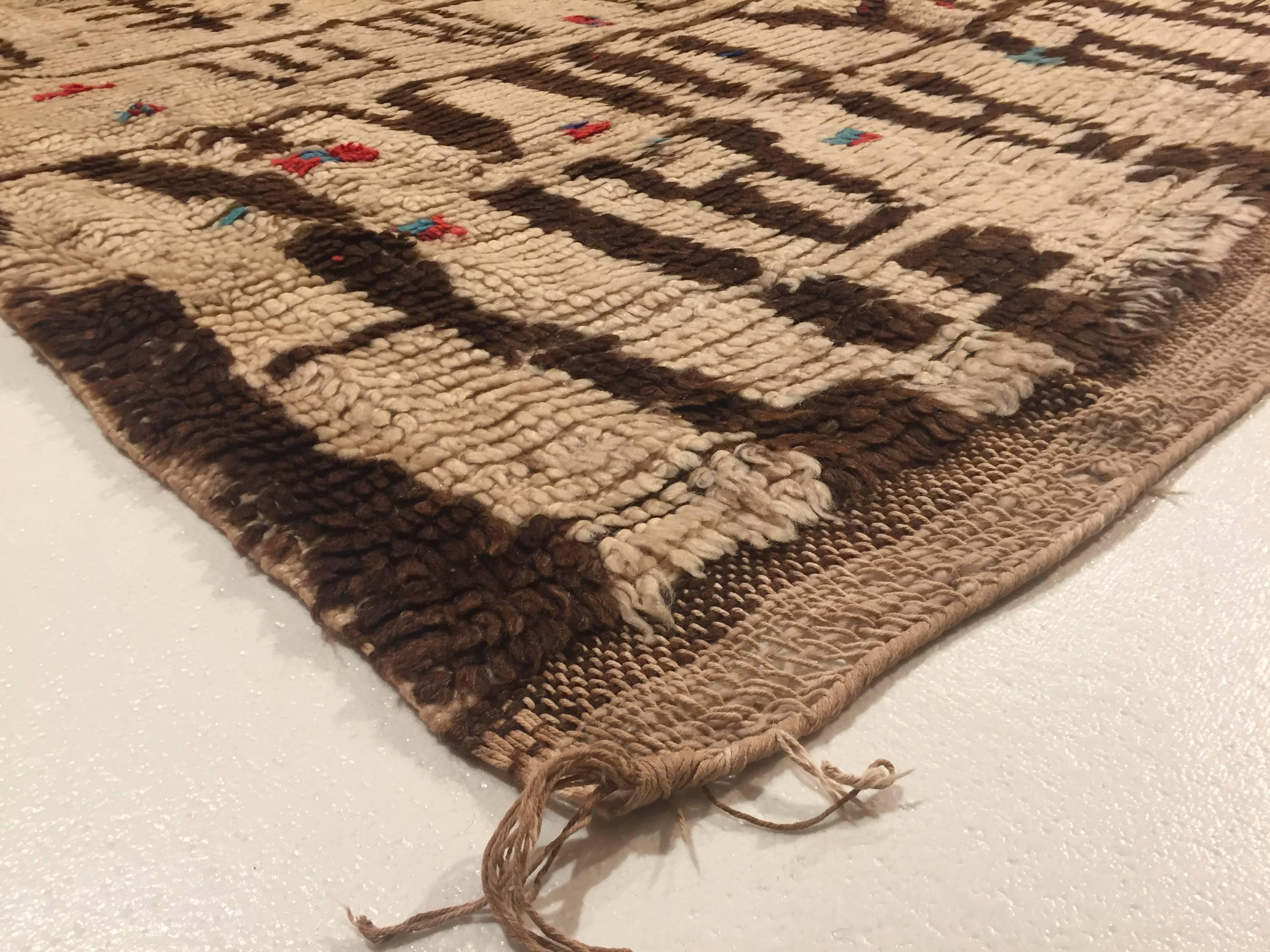 20ième siècle Tapis berbère Beni Ourain du Maroc, Beige Brown Natural Wool, 20e siècle, 1920 en vente