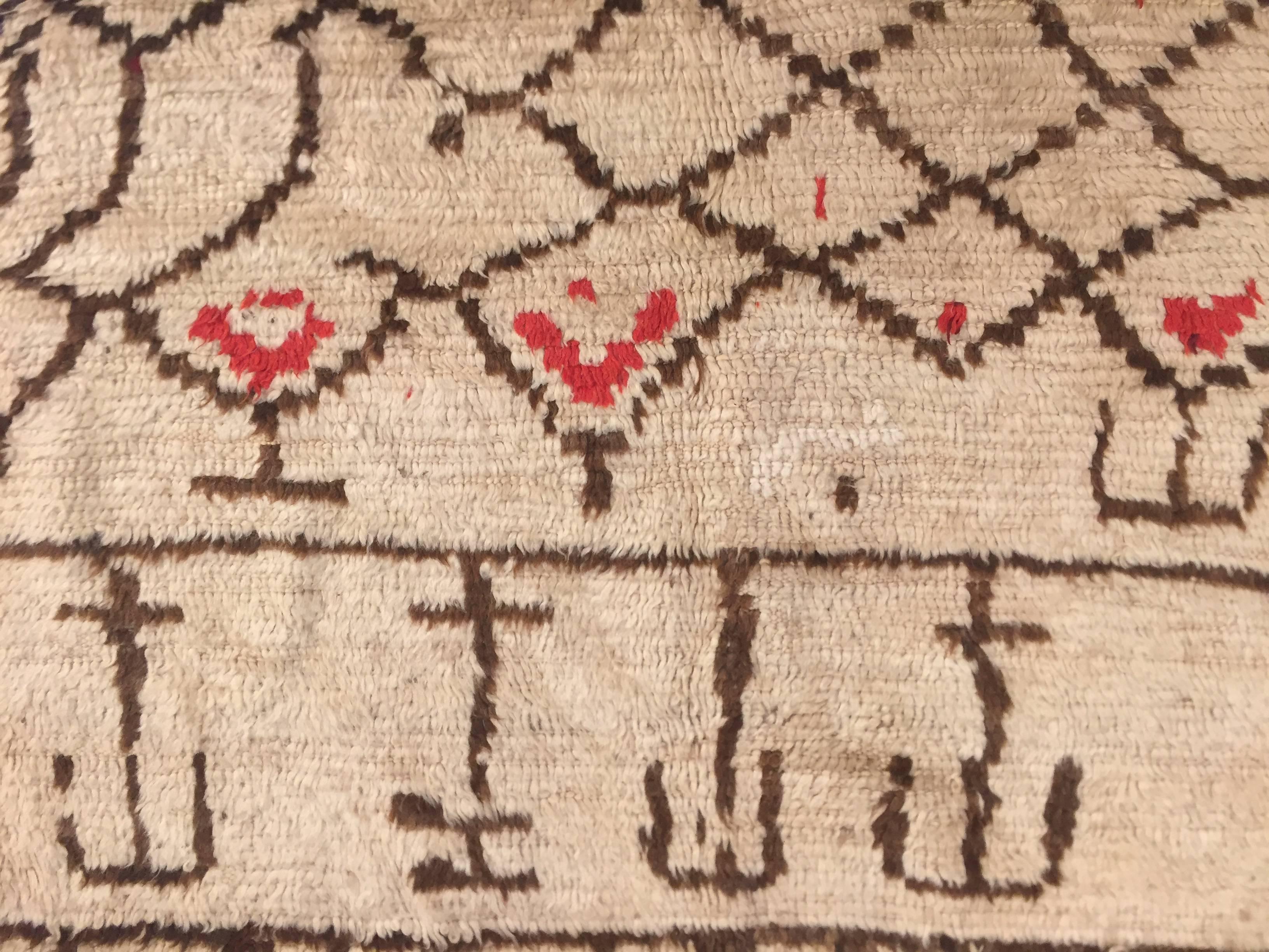 Tapis berbère Beni Ourain du Maroc, Beige Brown Natural Wool, 20e siècle, 1920 en vente 1