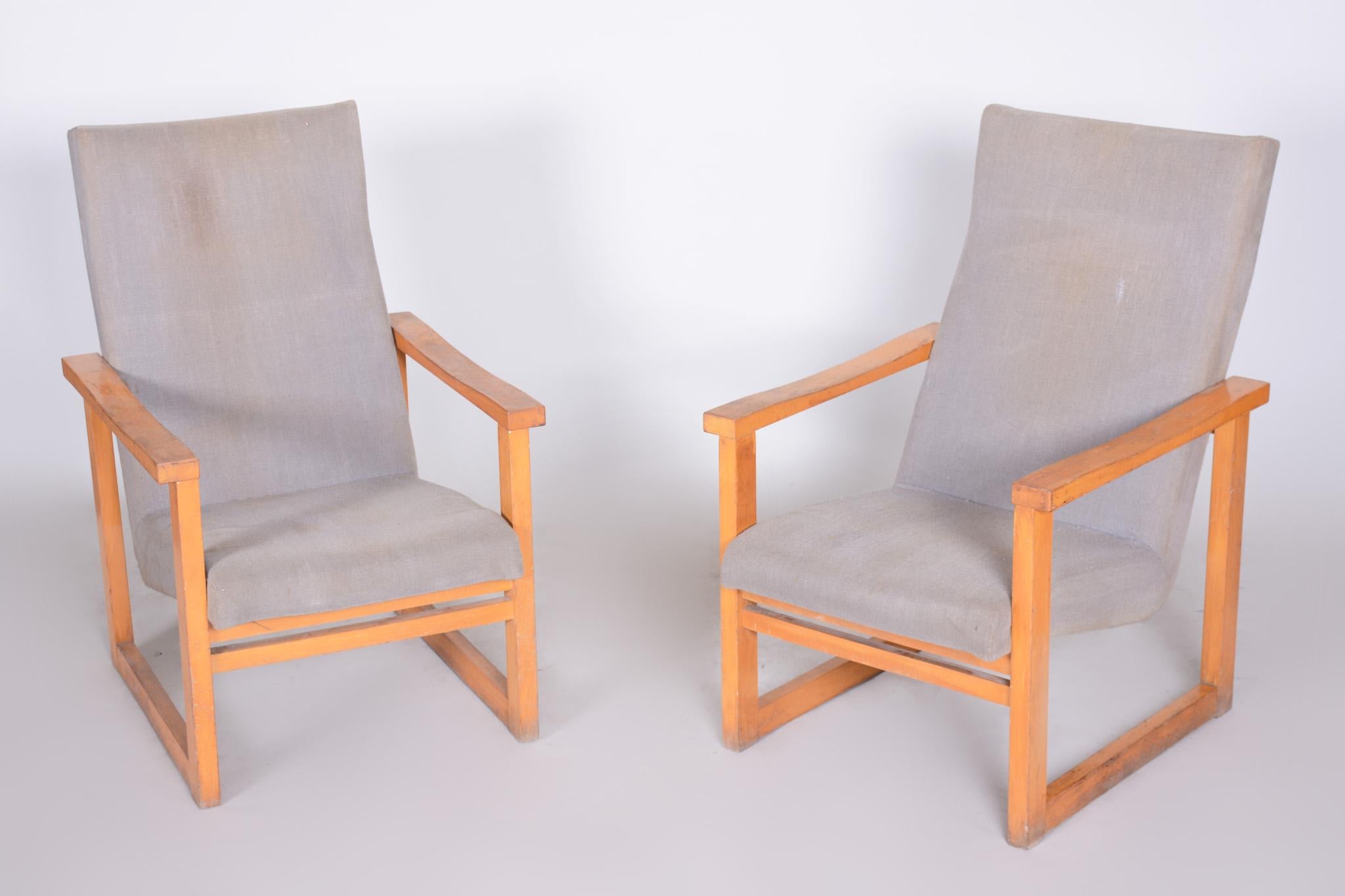 Pair of midcentury armchairs.
Original preserved condition
Source: Czechia
Material: Maple
Period: 1960-1969.