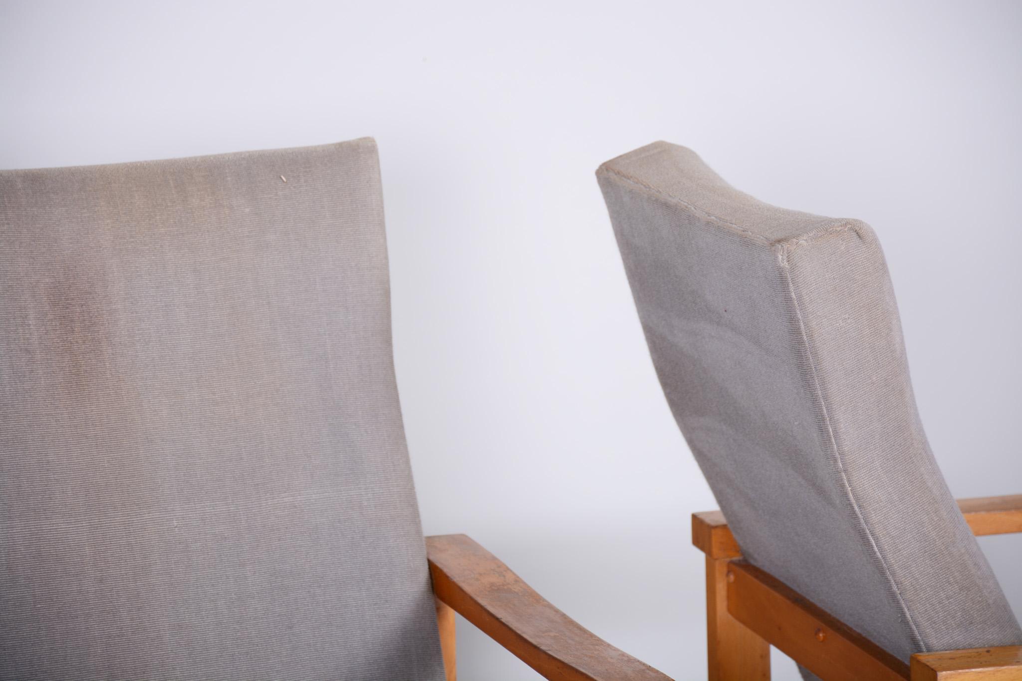 20th Century, Beige Pair of Maple Armchairs, Original Condition, Czechia, 1960s In Good Condition For Sale In Horomerice, CZ