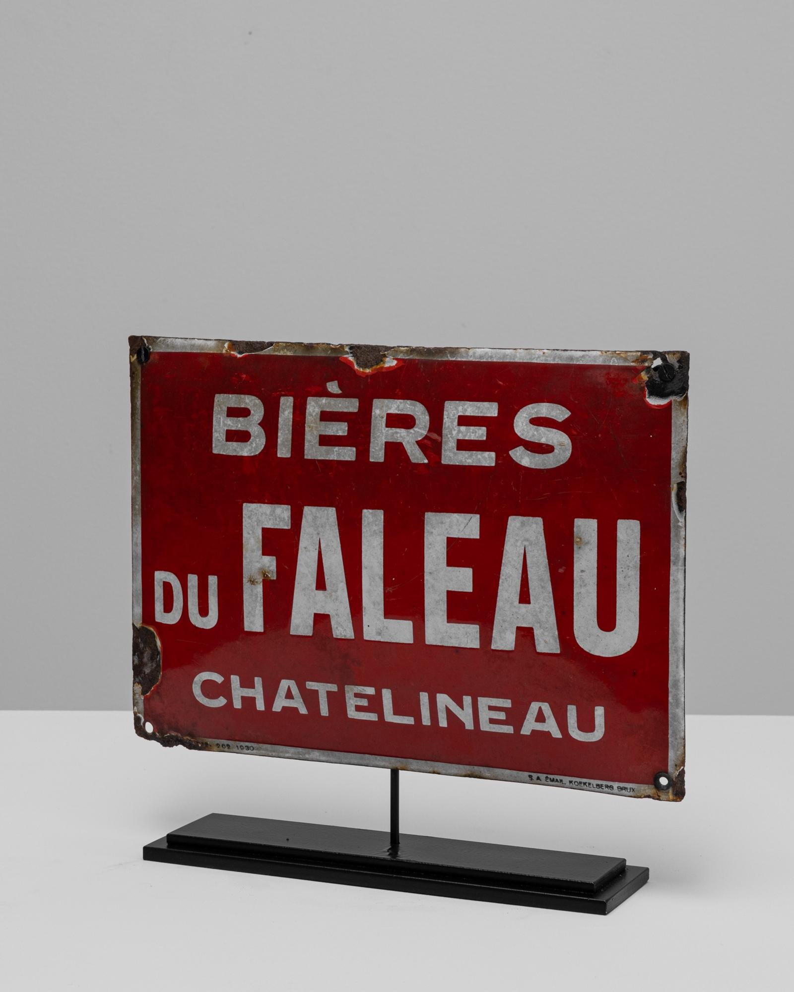 Belga Birre belghe del XX secolo di Faleau, Châtelineau Insegna in metallo su supporto in vendita