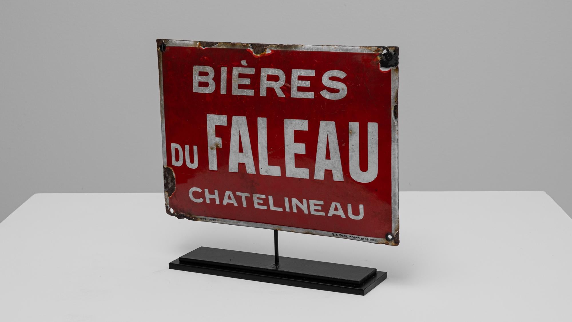 Birre belghe del XX secolo di Faleau, Châtelineau Insegna in metallo su supporto In condizioni buone in vendita a High Point, NC