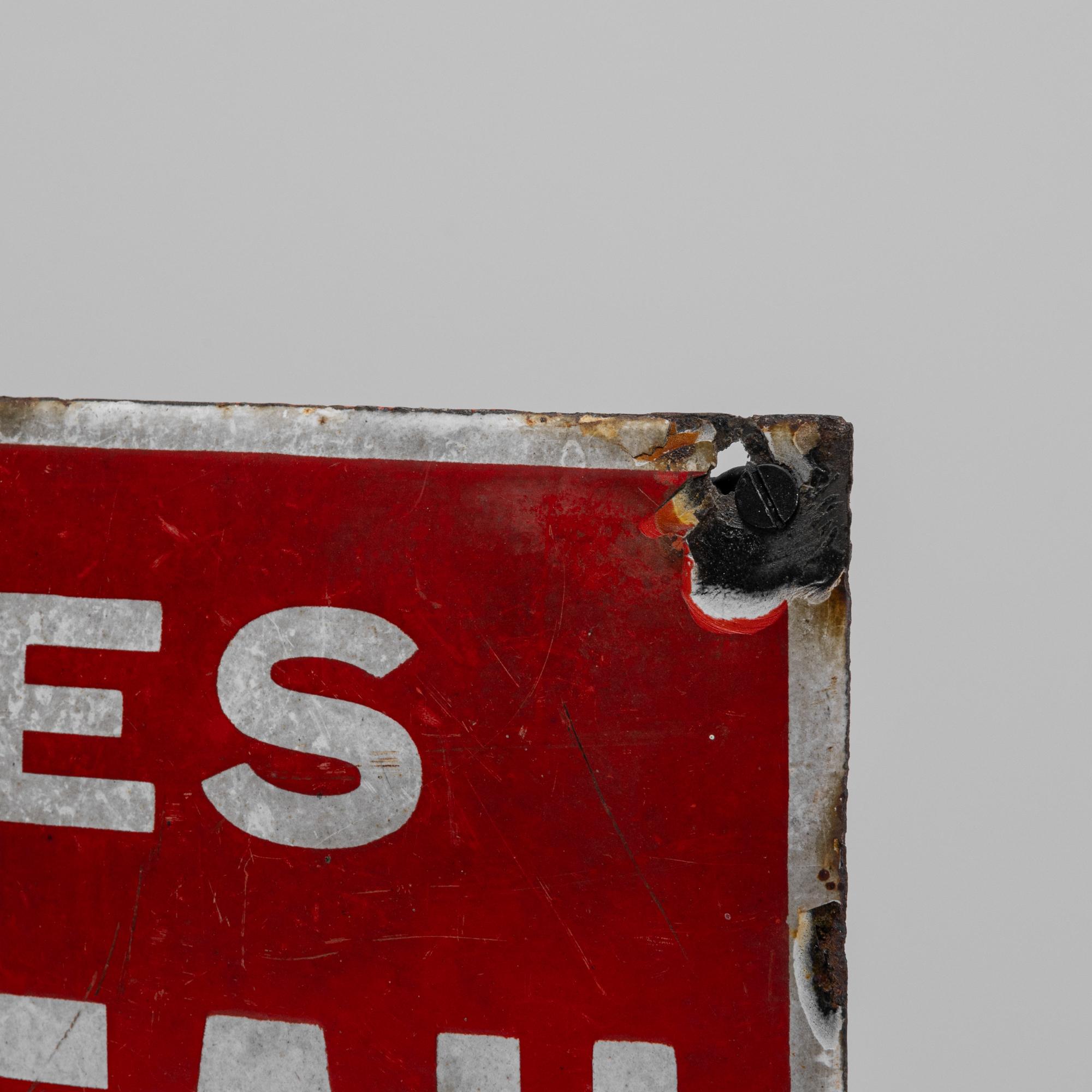 Metallo Birre belghe del XX secolo di Faleau, Châtelineau Insegna in metallo su supporto in vendita