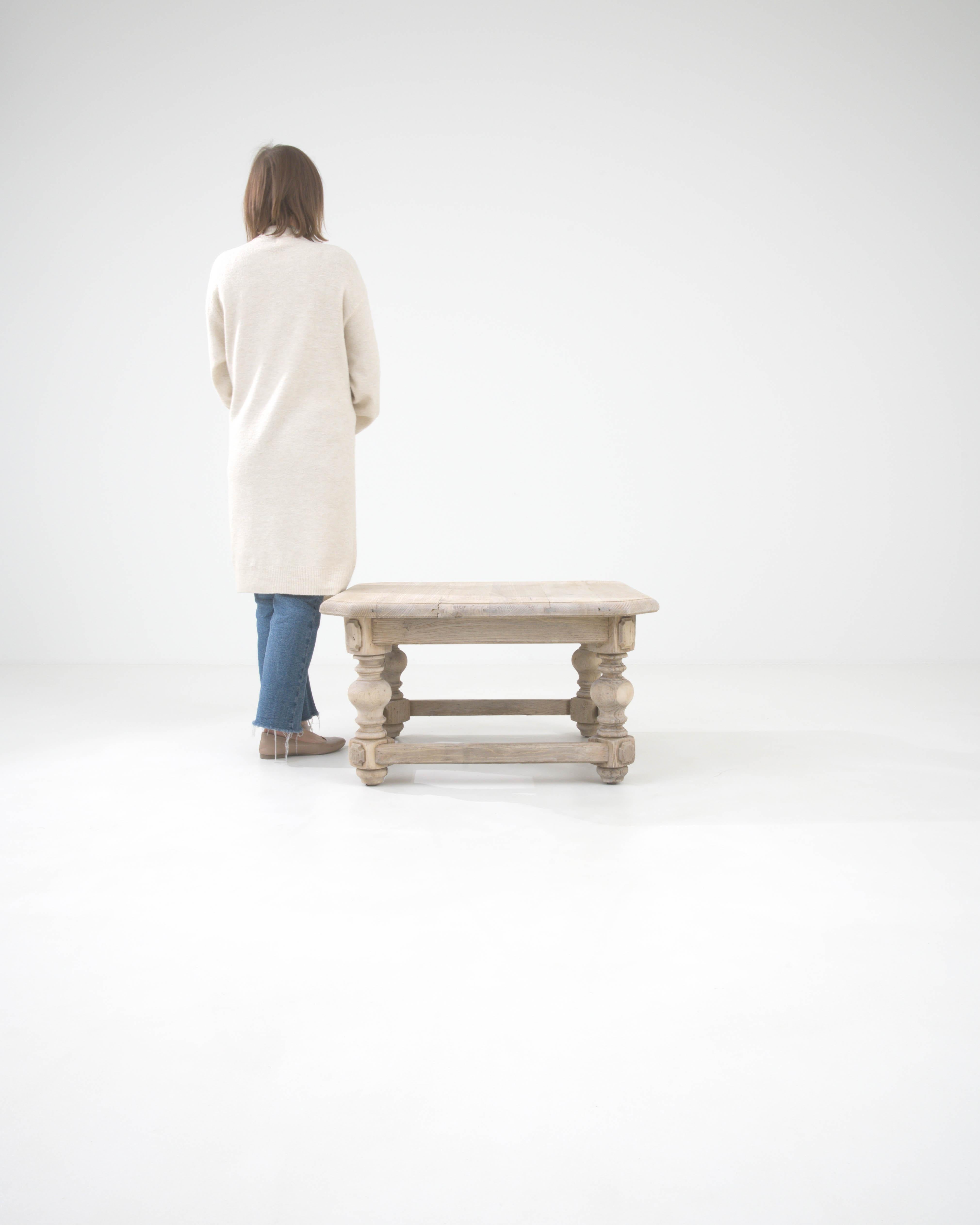 Belge Table basse en chêne blanchi belge du 20e siècle en vente