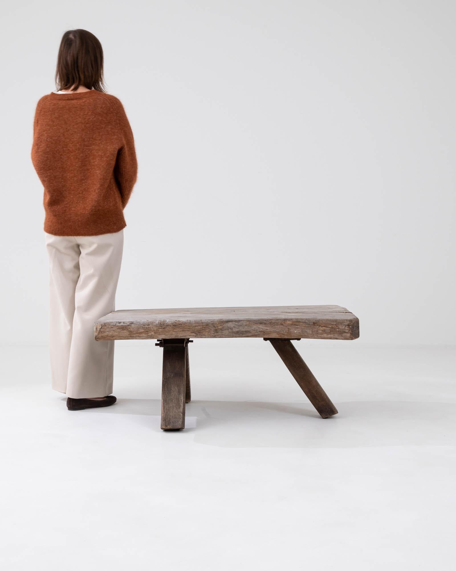 Rustique Table basse en chêne blanchi belge du 20e siècle en vente