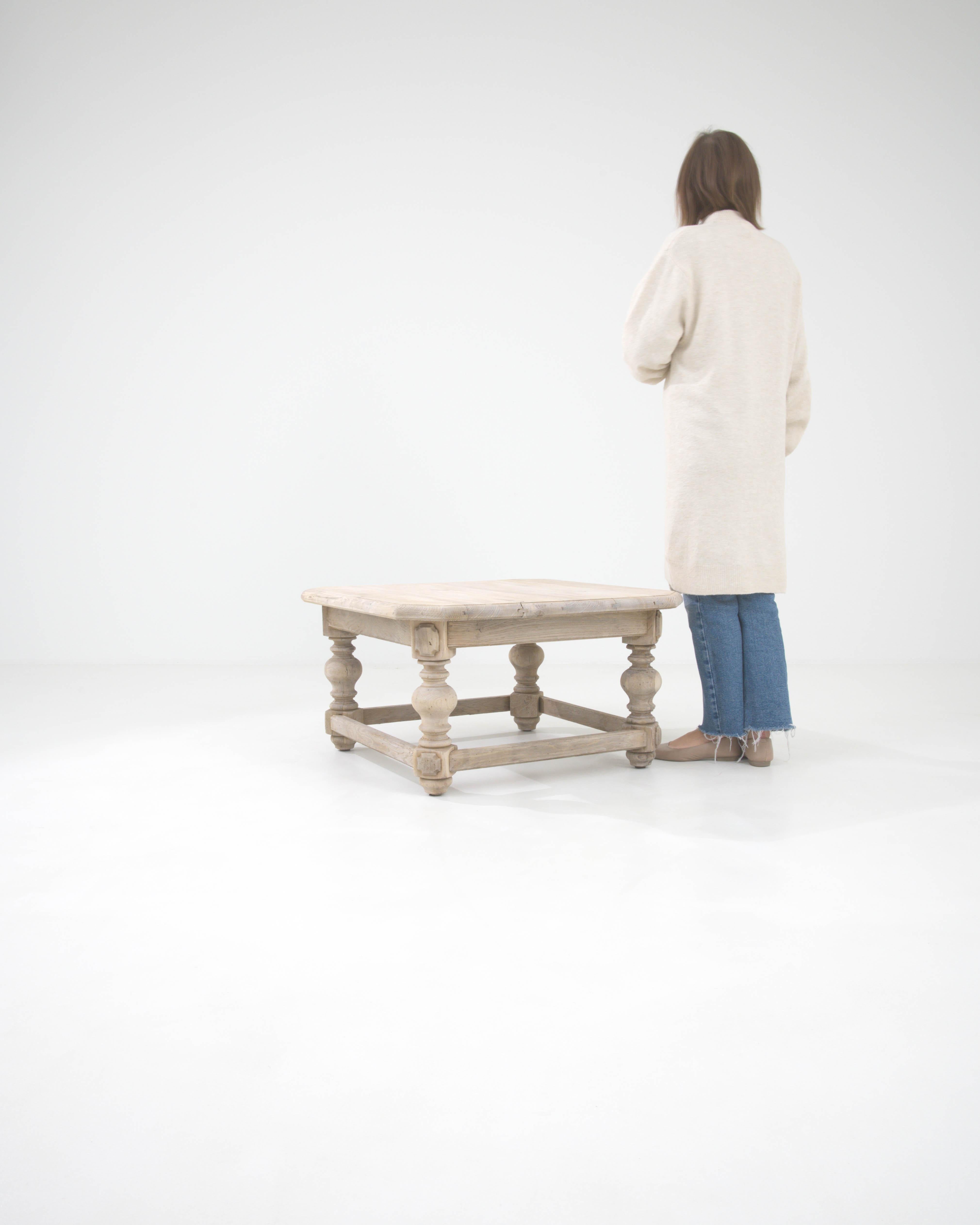 20ième siècle Table basse en chêne blanchi belge du 20e siècle en vente