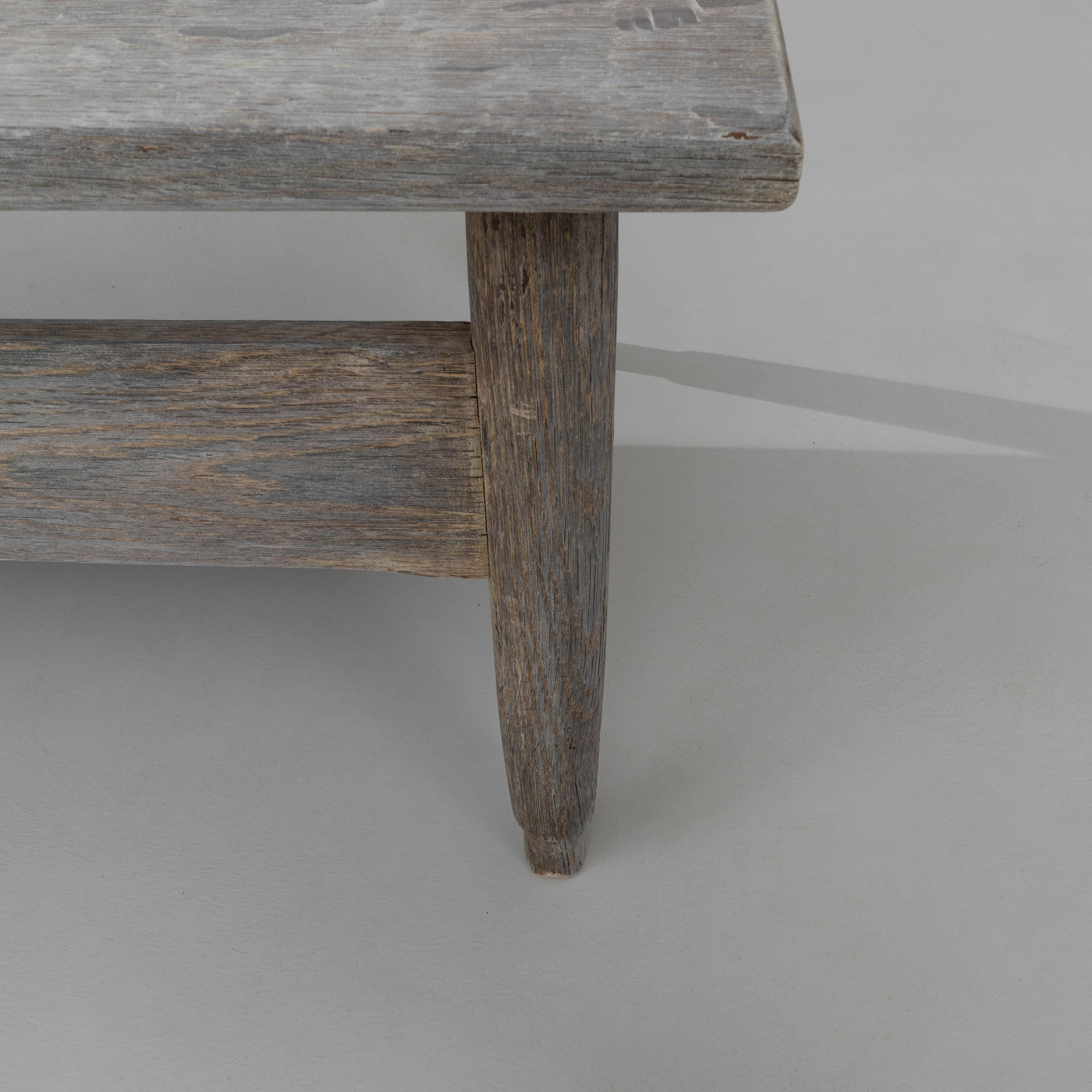 Belge Table basse belge du 20ème siècle en chêne blanchi avec plateau en pierre en vente