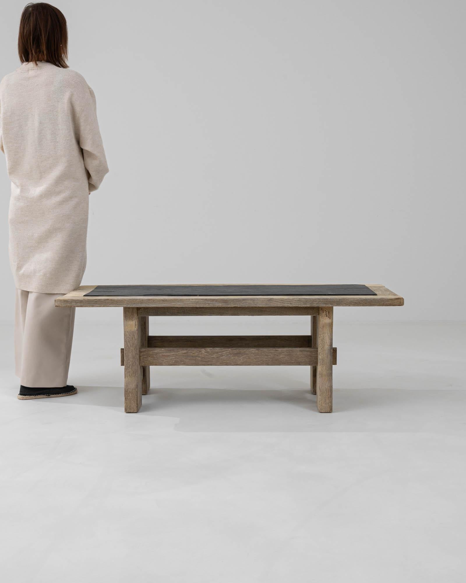 20ième siècle Table basse belge du 20ème siècle en chêne blanchi avec plateau en pierre en vente