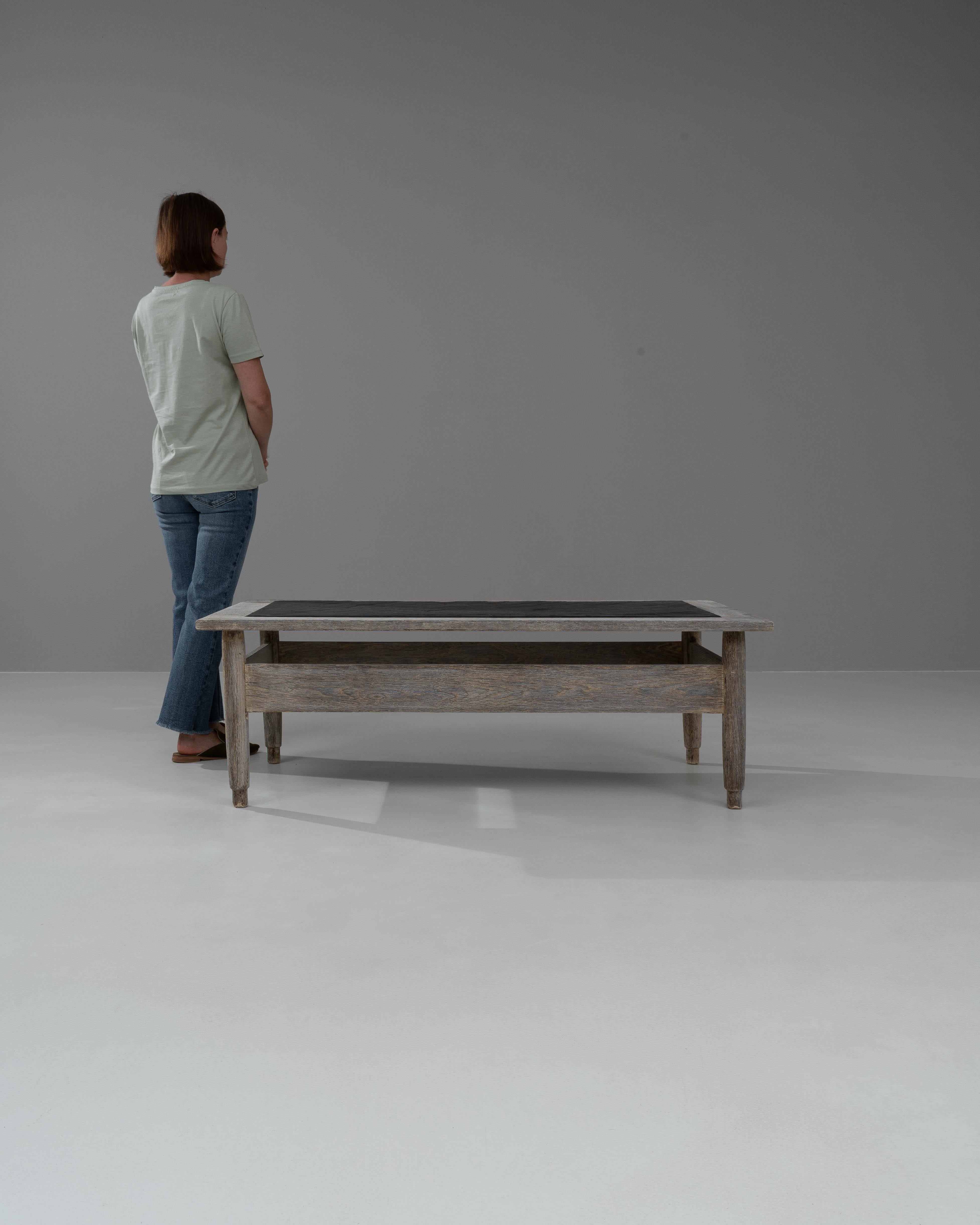 20ième siècle Table basse belge du 20ème siècle en chêne blanchi avec plateau en pierre en vente