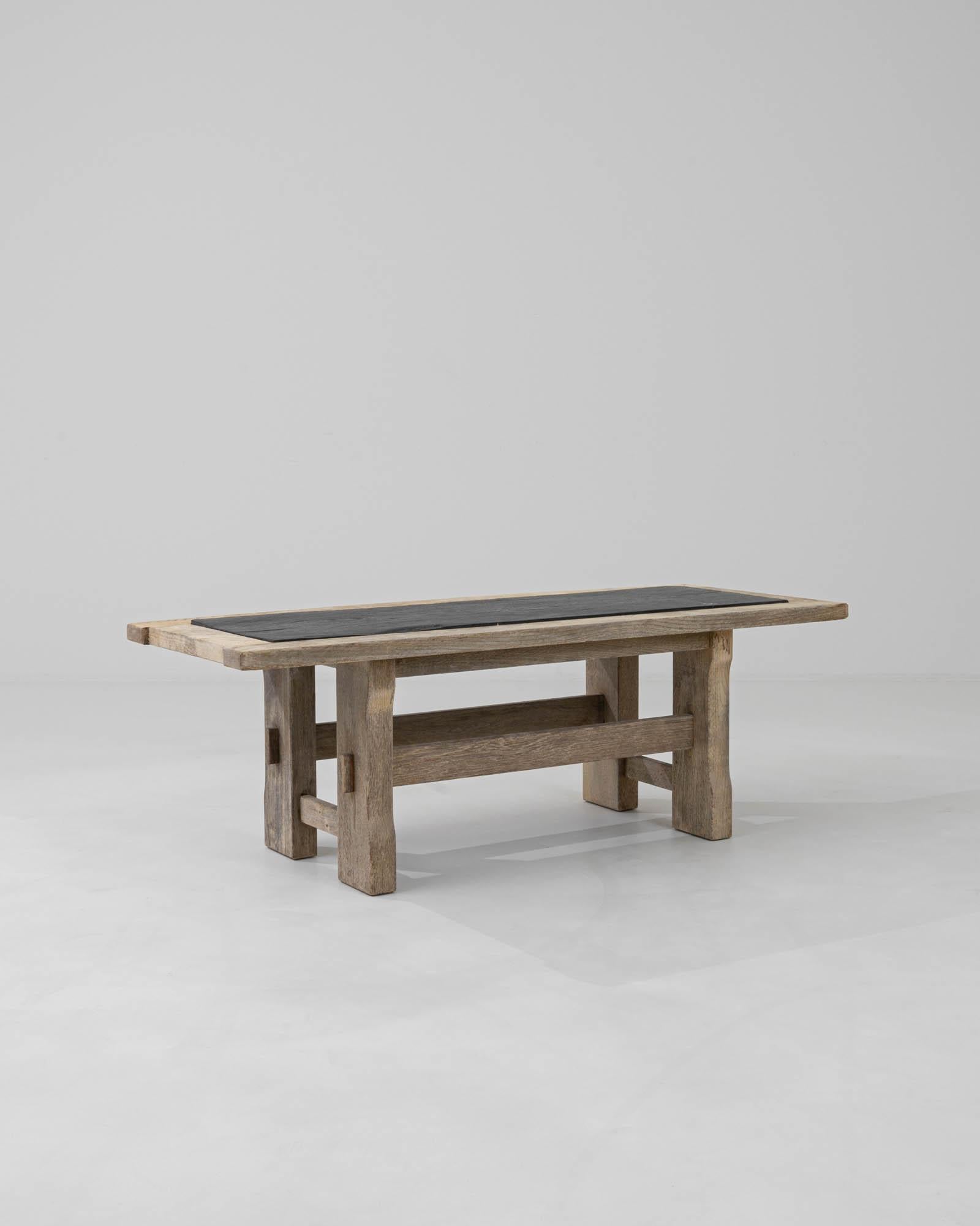 Pierre Table basse belge du 20ème siècle en chêne blanchi avec plateau en pierre en vente