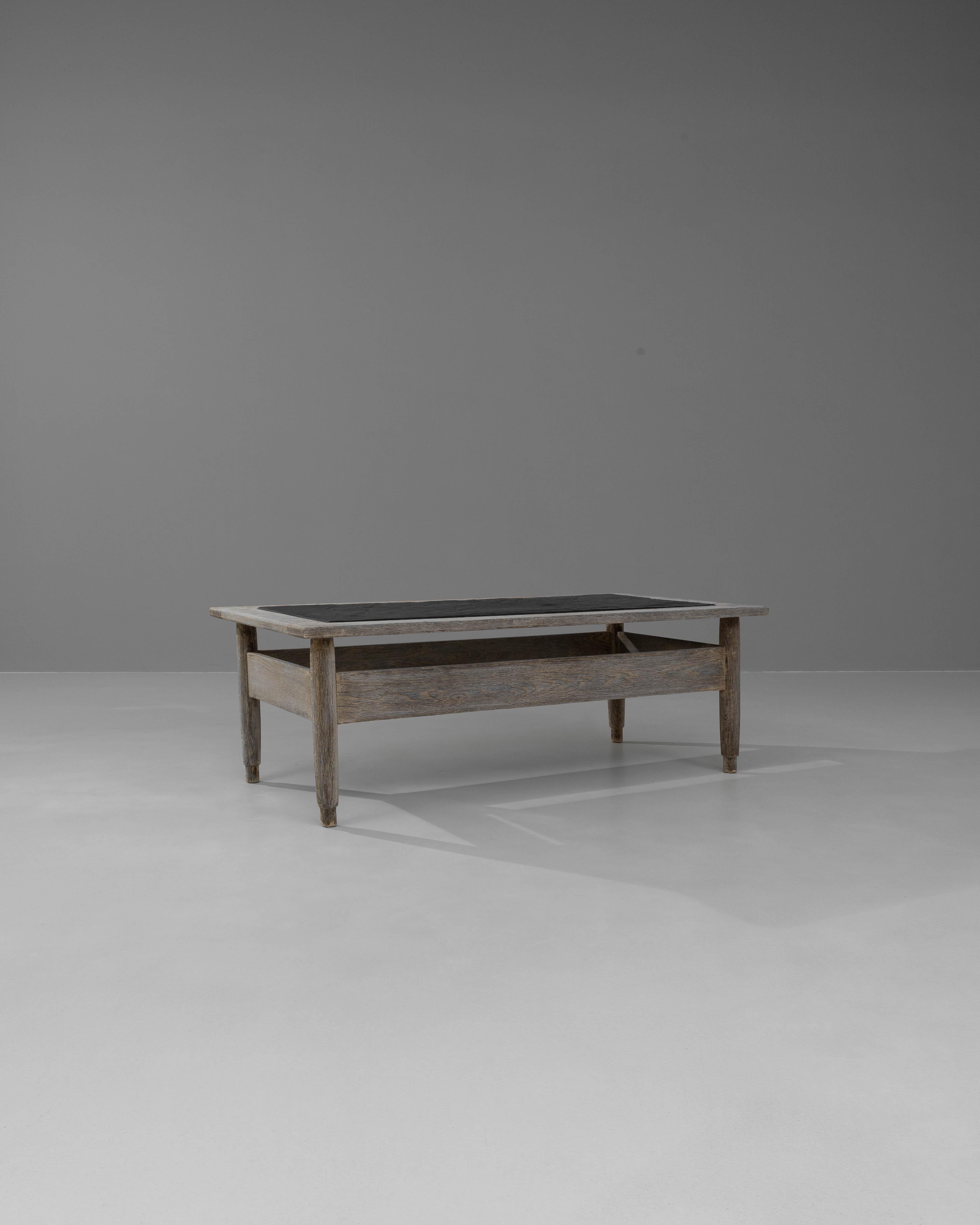 Pierre Table basse belge du 20ème siècle en chêne blanchi avec plateau en pierre en vente