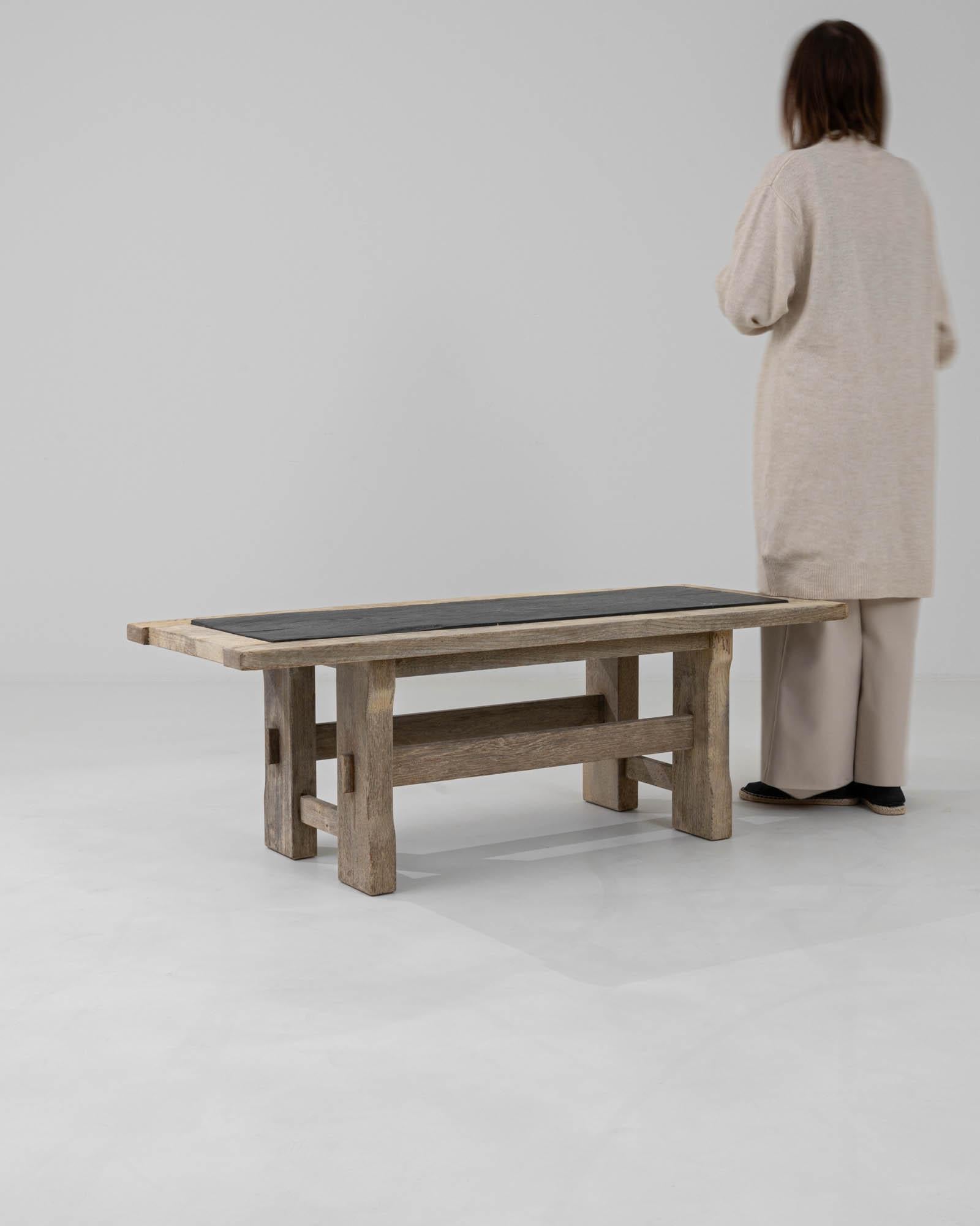 Table basse belge du 20ème siècle en chêne blanchi avec plateau en pierre en vente 1