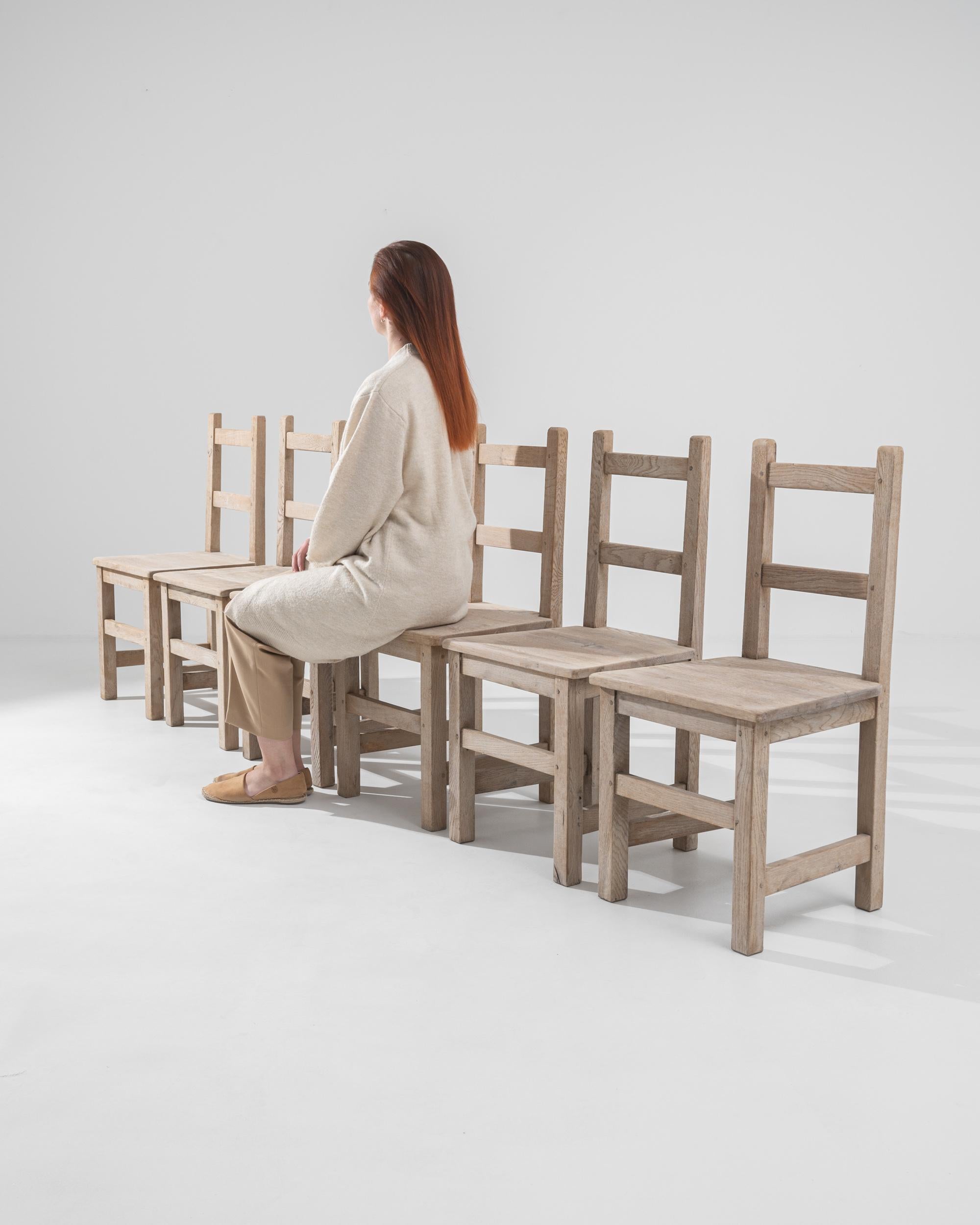 Belgische Esszimmerstühle aus gebleichter Eiche des 20. Jahrhunderts, 6er-Set im Angebot 3