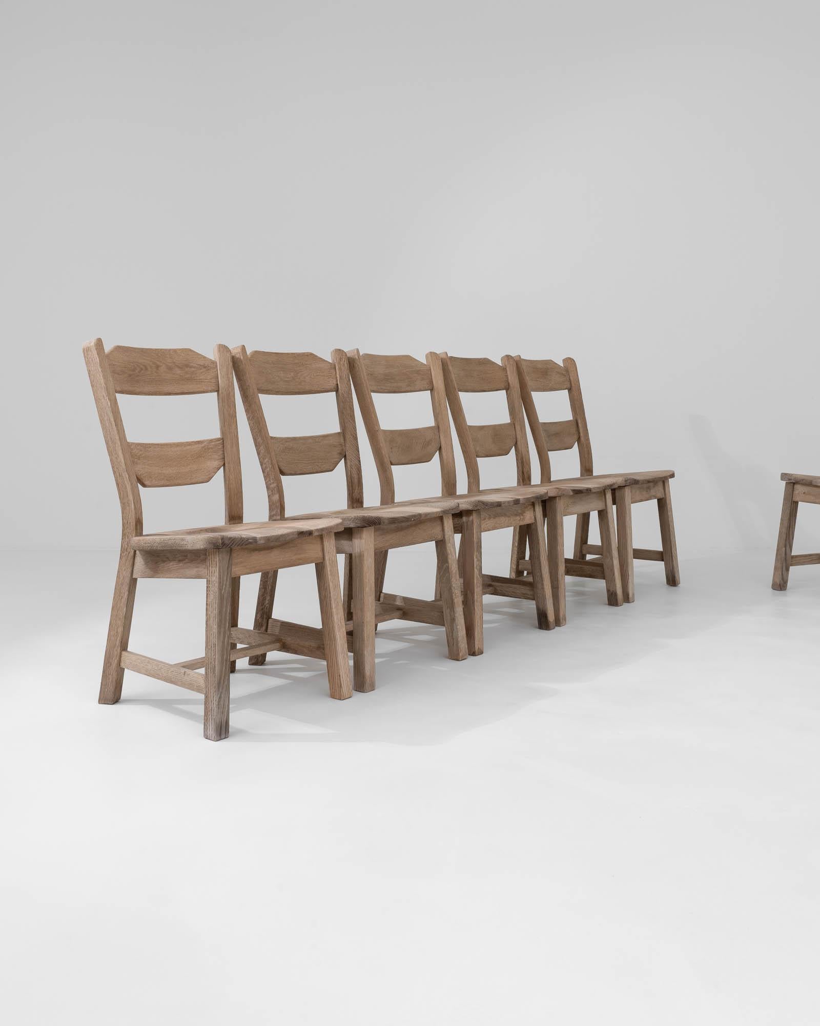 Set aus sechs belgischen Esszimmerstühlen aus gebleichter Eiche, 20. Jahrhundert im Angebot 6