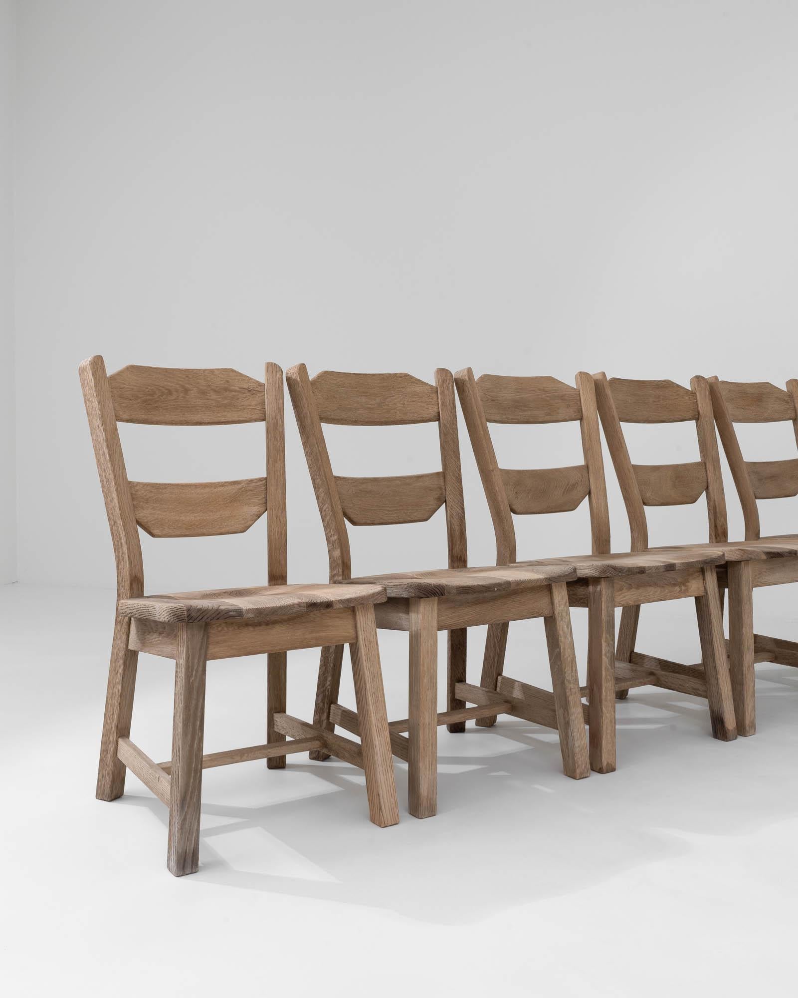Chaises de salle à manger en chêne blanchi belge du 20e siècle, ensemble de six chaises en vente 3