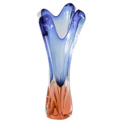 Vase en verre bleu et orange belge du 20e siècle