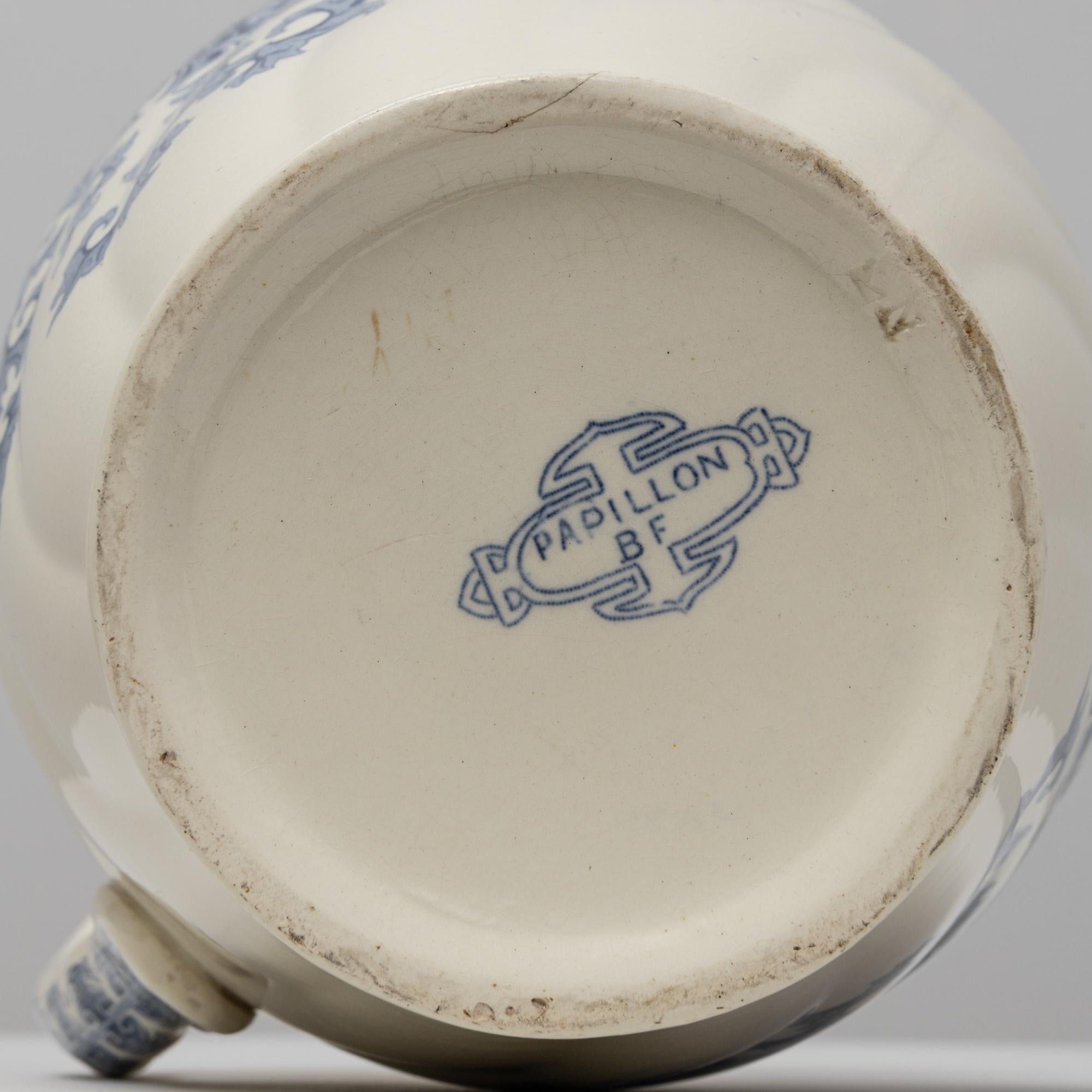 Pichet en céramique Chinoiserie bleue belge du 20e siècle en vente 3