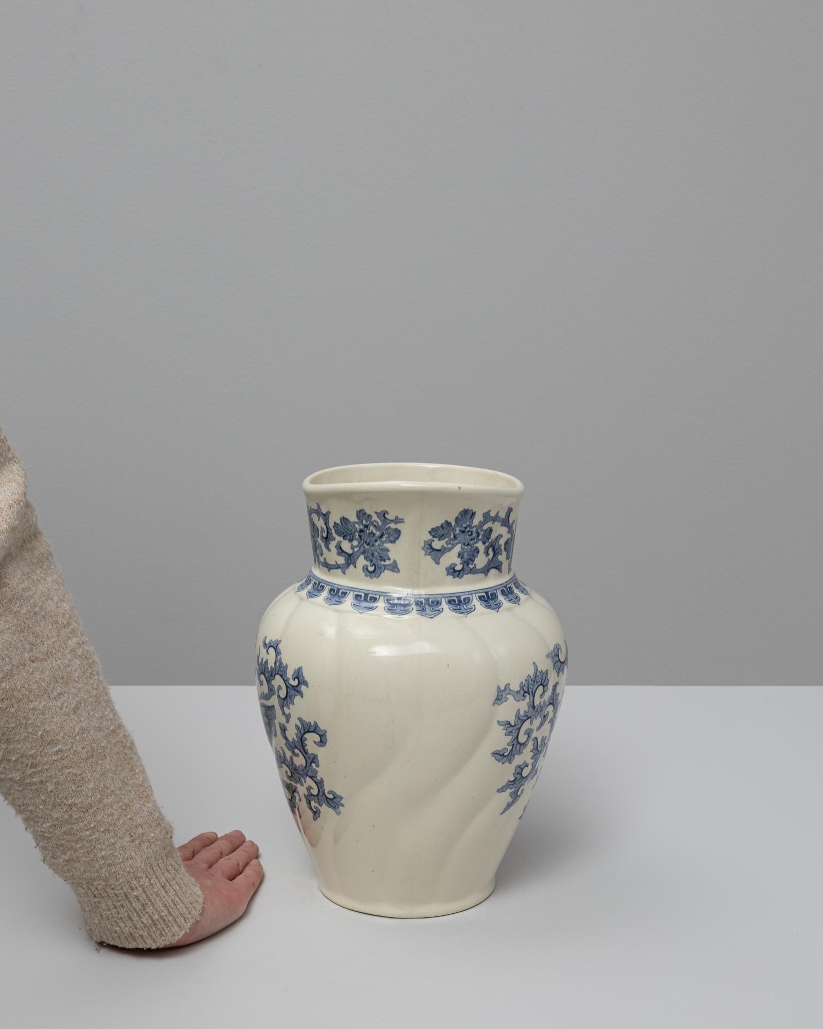 Chinoiseries Pichet en céramique Chinoiserie bleue belge du 20e siècle en vente