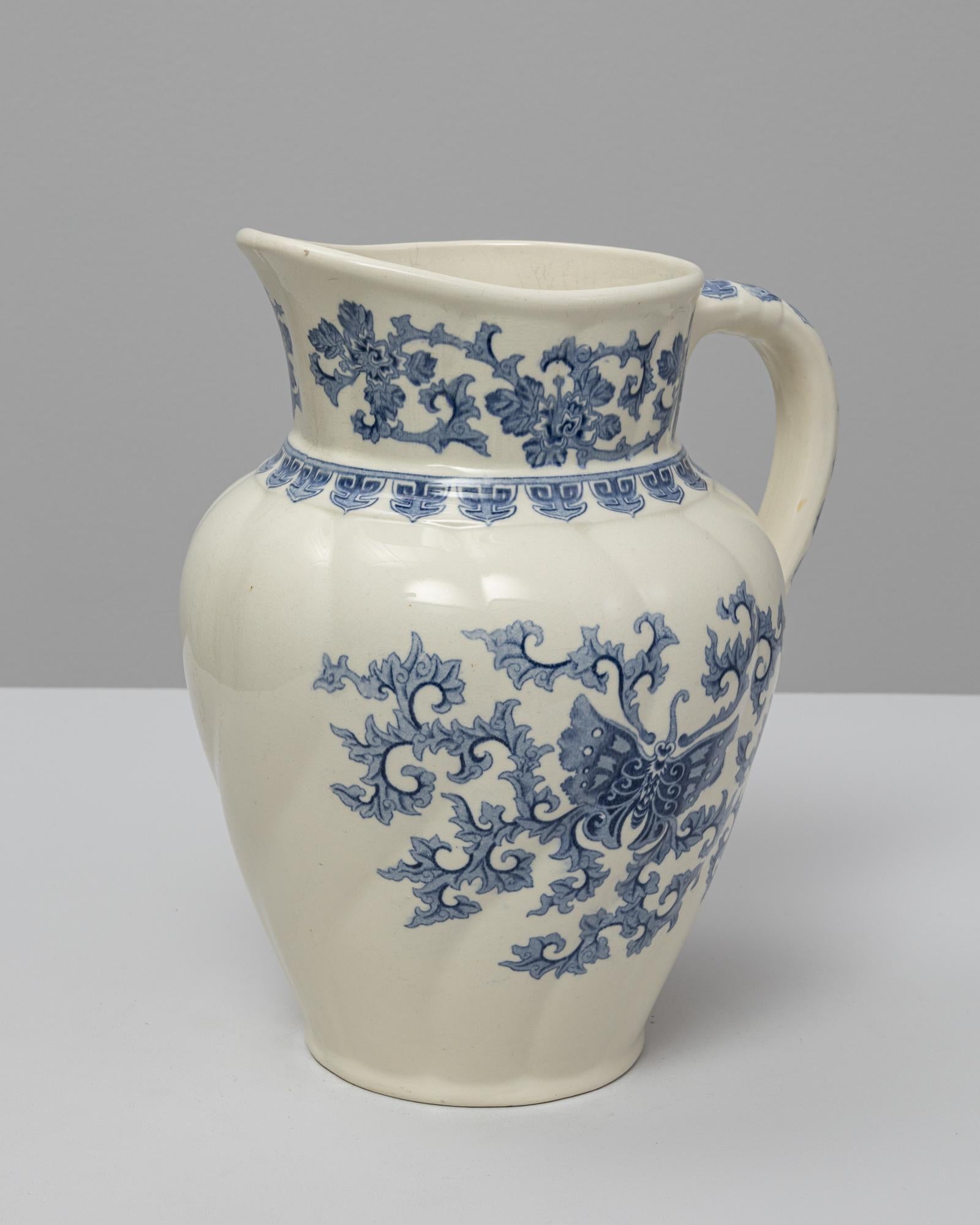 20ième siècle Pichet en céramique Chinoiserie bleue belge du 20e siècle en vente
