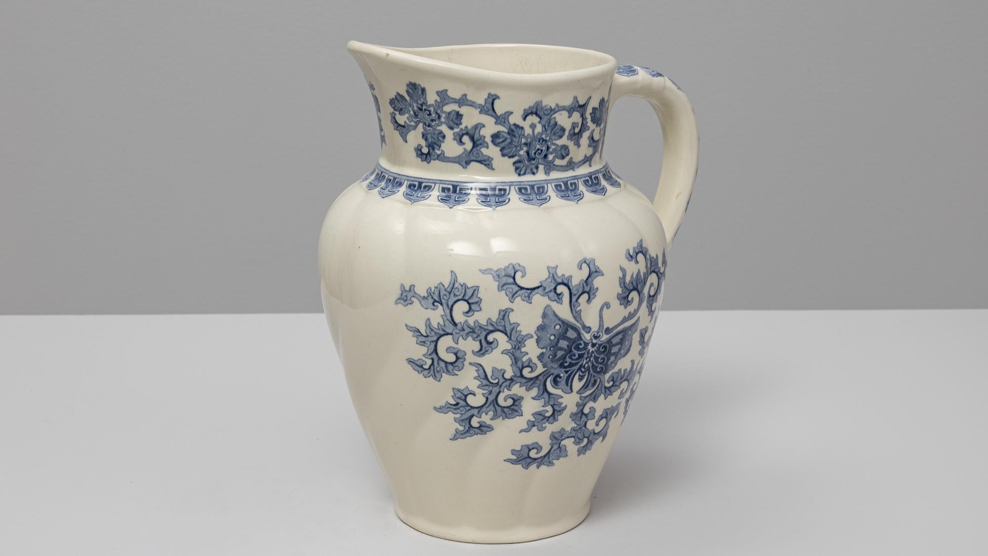 Céramique Pichet en céramique Chinoiserie bleue belge du 20e siècle en vente