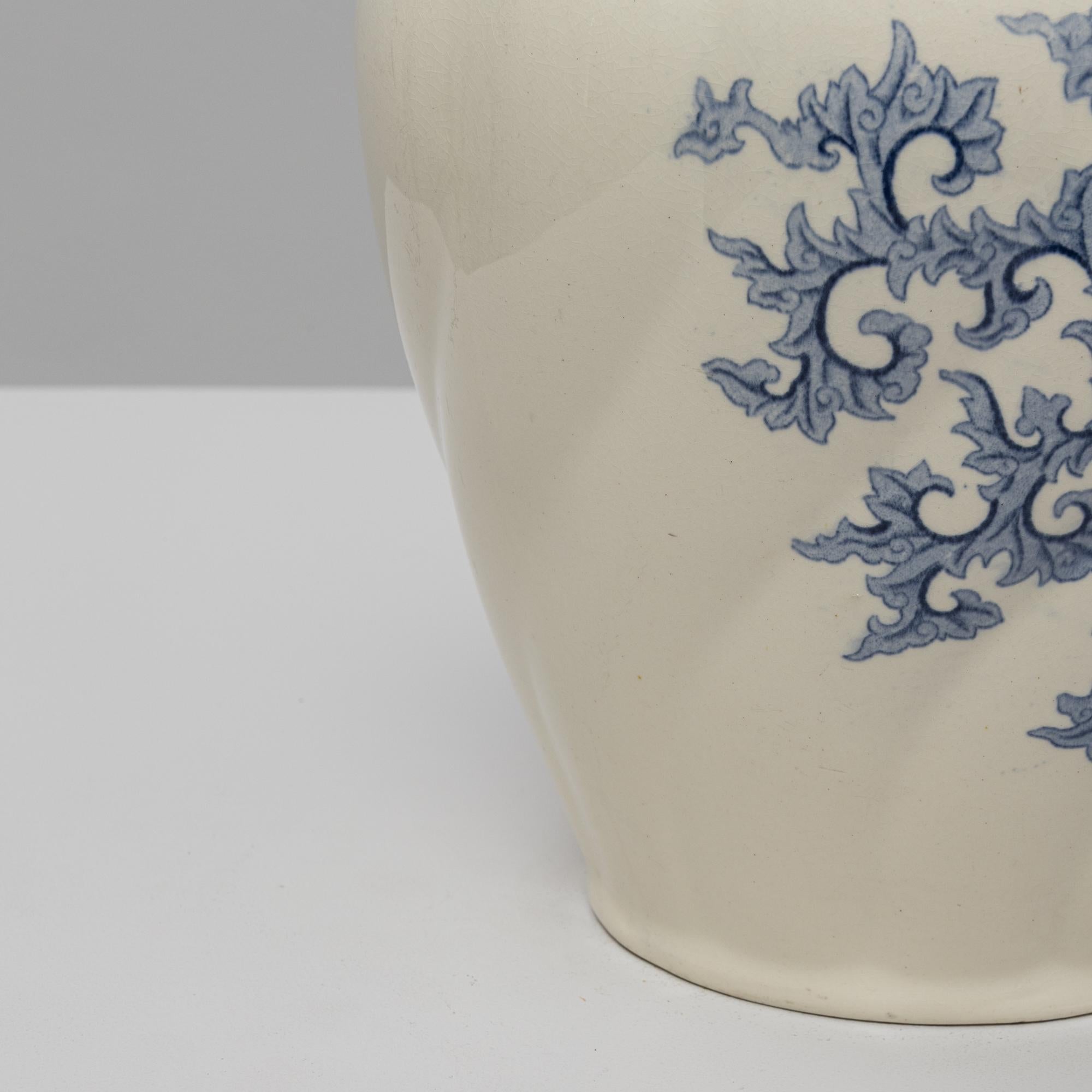 Pichet en céramique Chinoiserie bleue belge du 20e siècle en vente 2