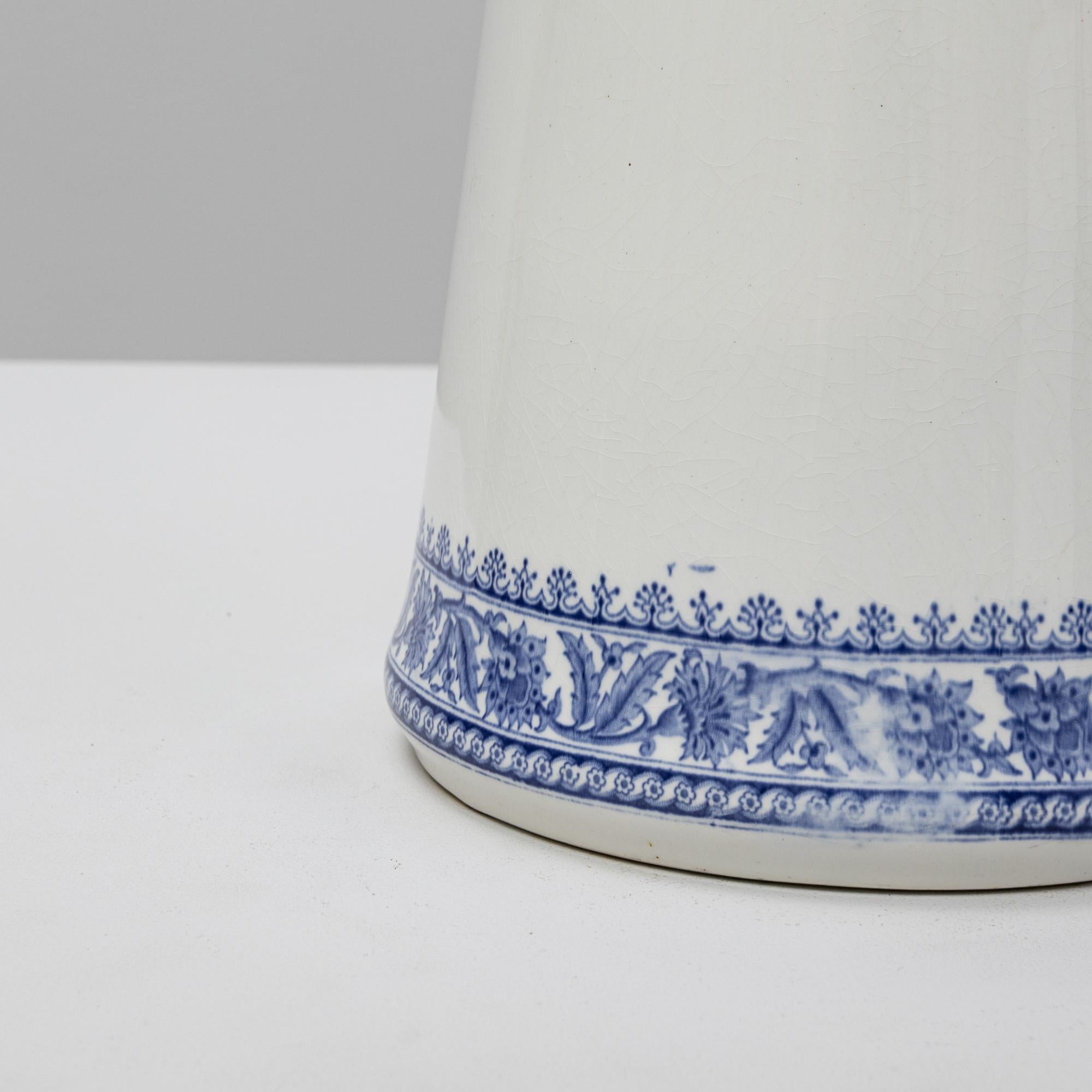 Brocca in ceramica a cineserie blu belga del XX secolo in vendita 3